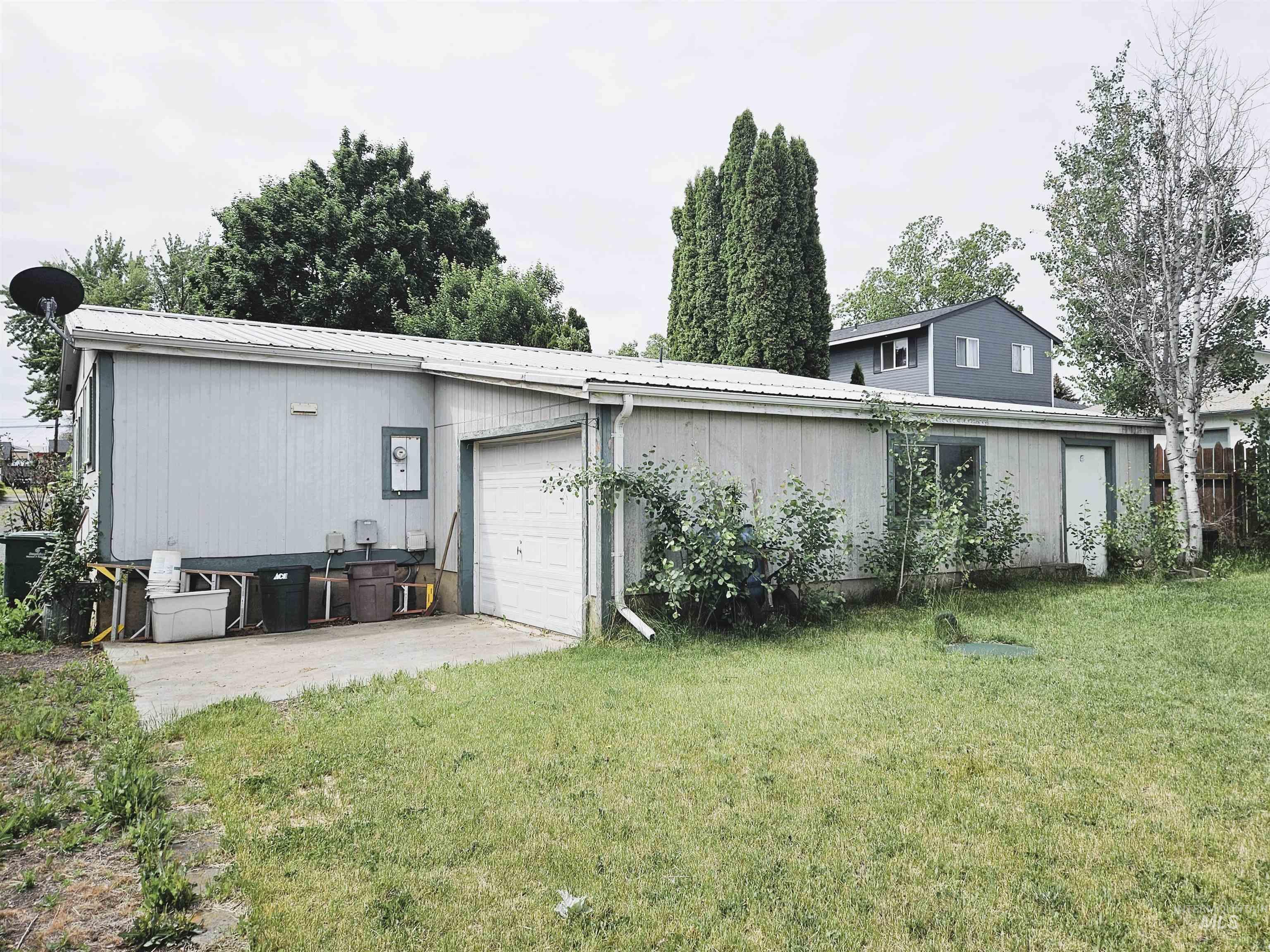 1407 & 1407 1/2 Burrell Ave Property Photo 39