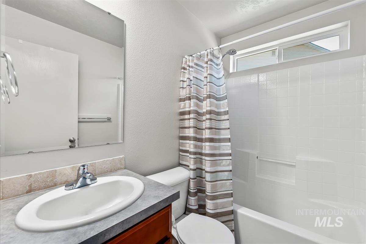 20533 Wyeth Ave Property Photo 5