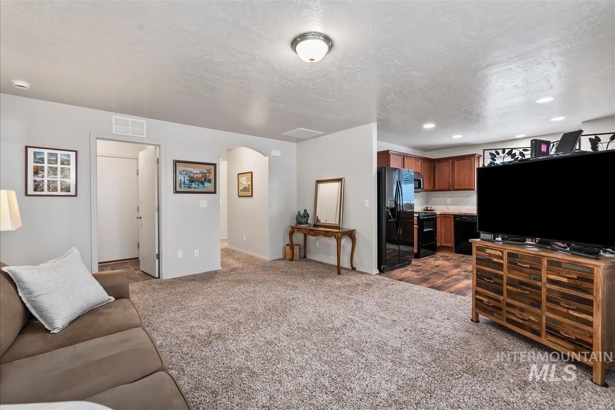 20533 Wyeth Ave Property Photo 12