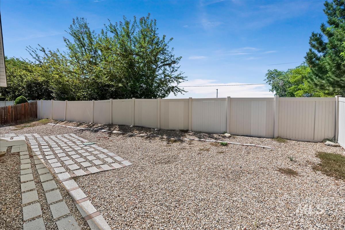 20533 Wyeth Ave Property Photo 28
