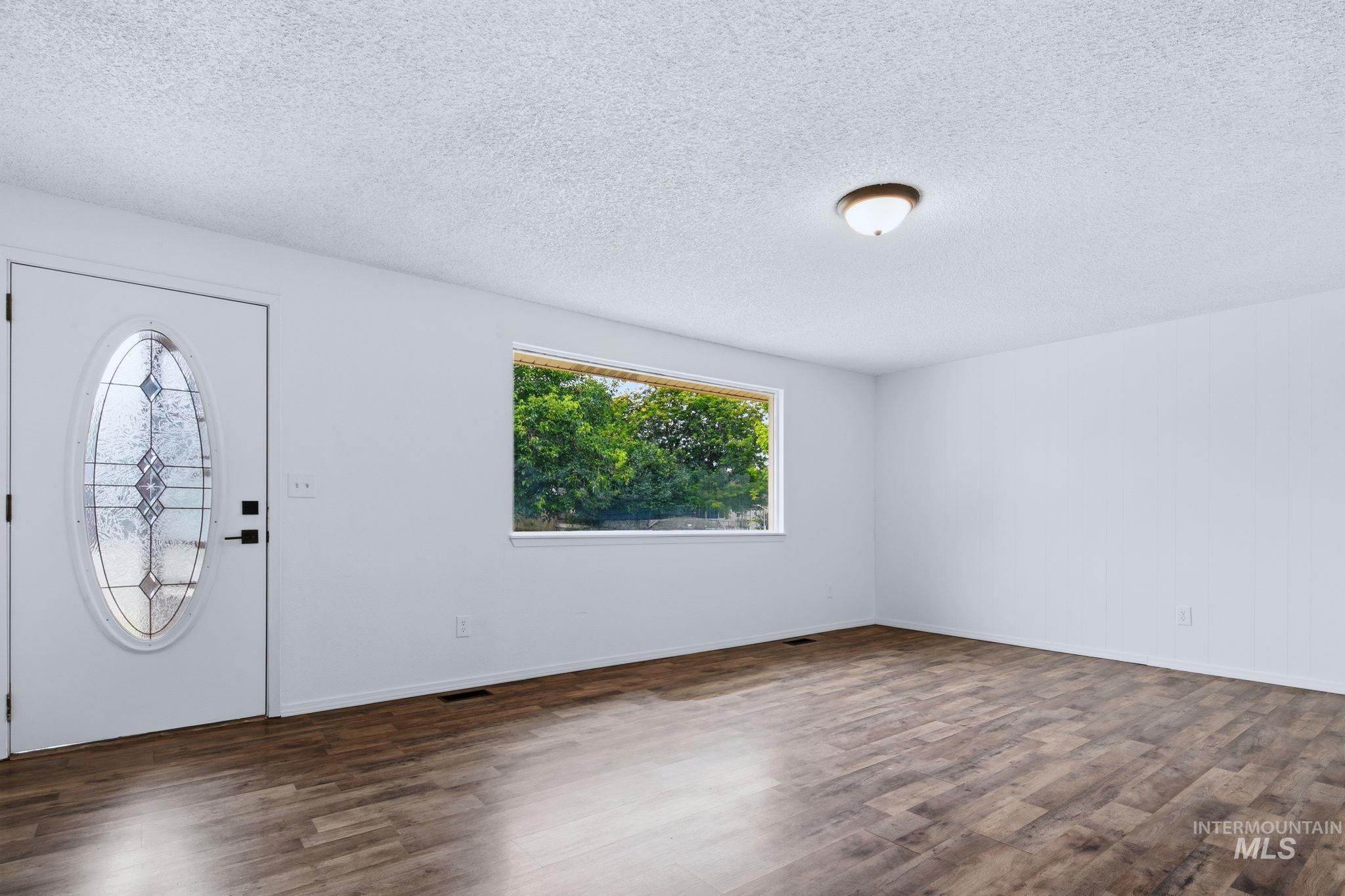 848 W Kinghorn Dr Property Photo 2