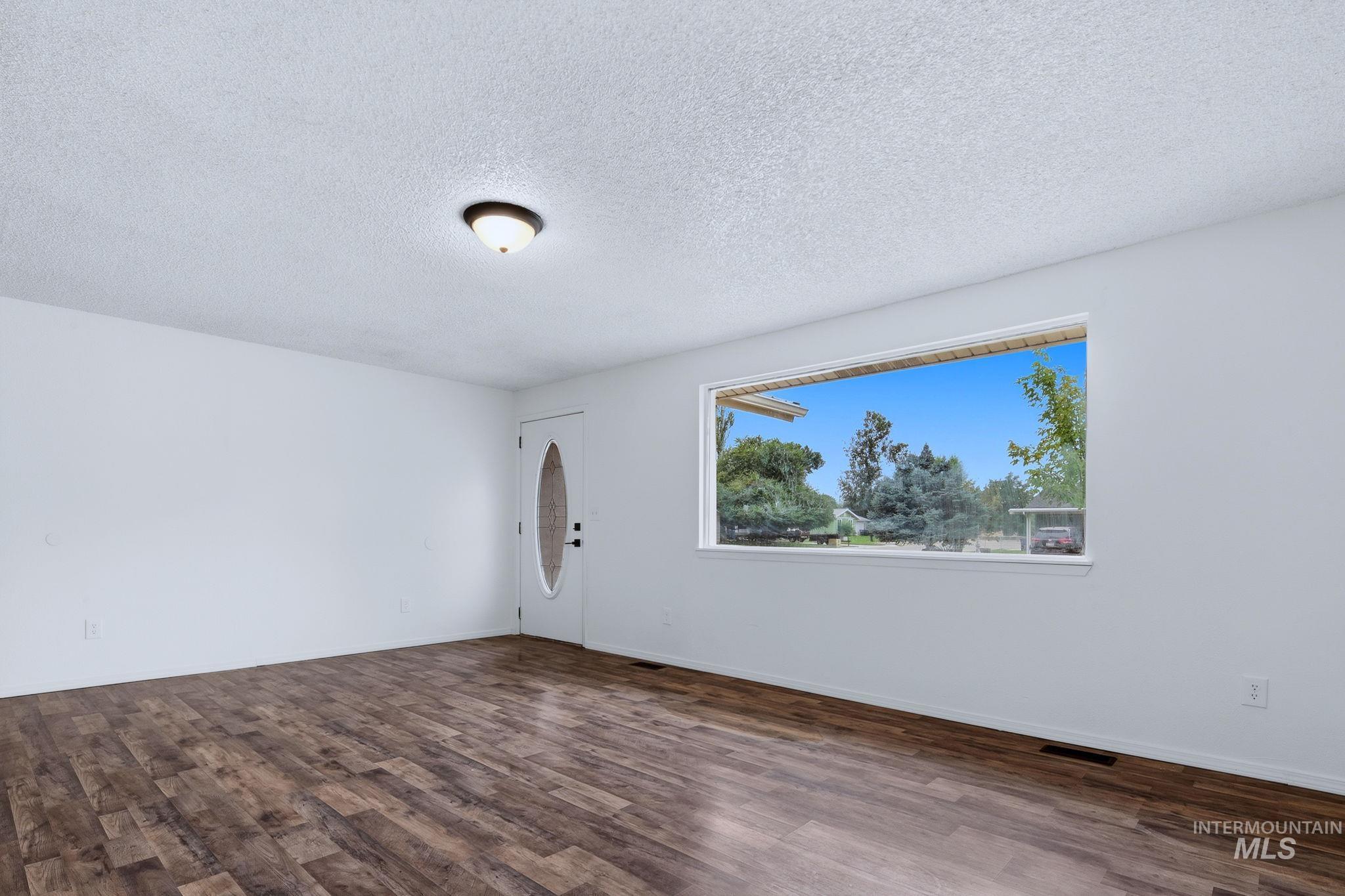 848 W Kinghorn Dr Property Photo 3