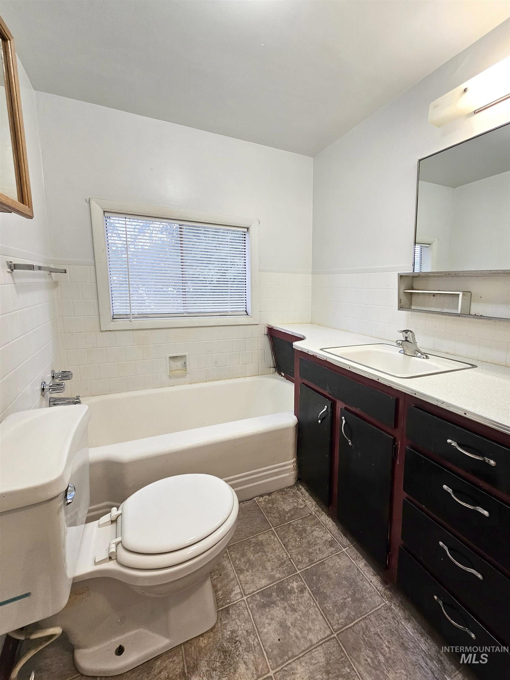 130 E 17th St. Property Photo 19