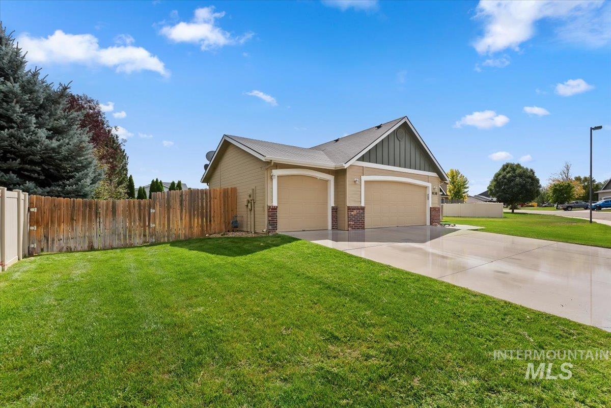 9138 S Red Delicious Property Photo 2