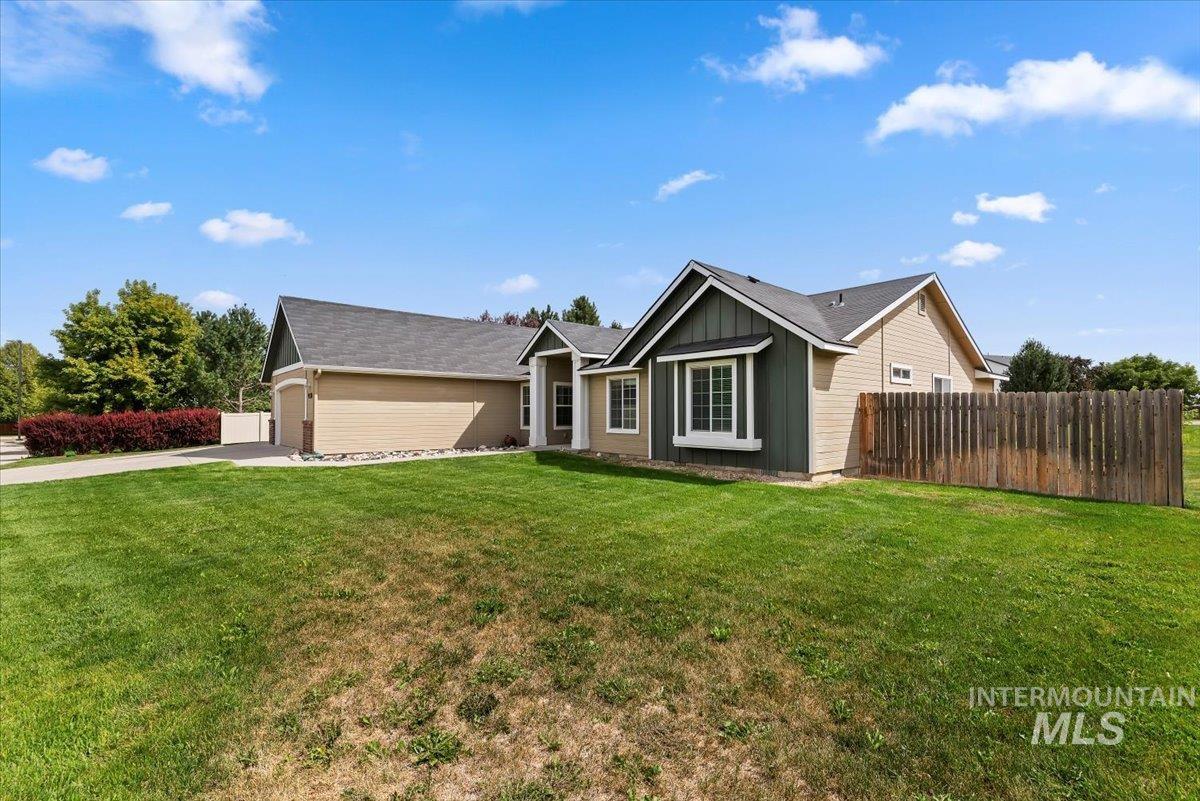 9138 S Red Delicious Property Photo 3