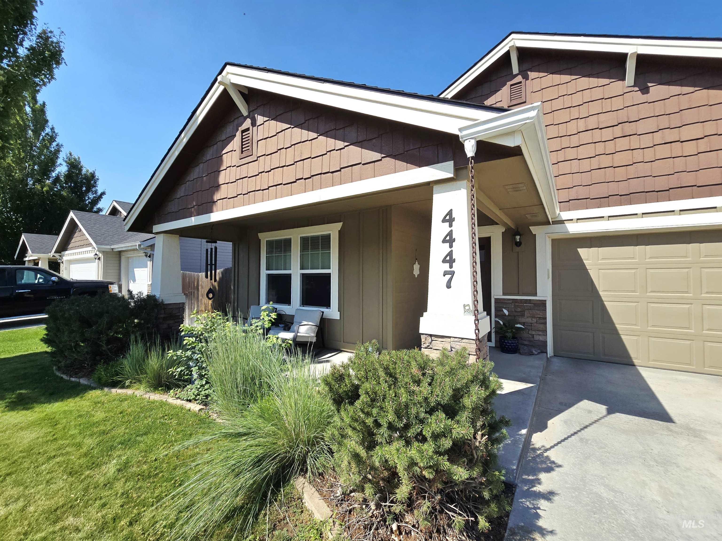 4447 N Weston Ave Property Photo 3