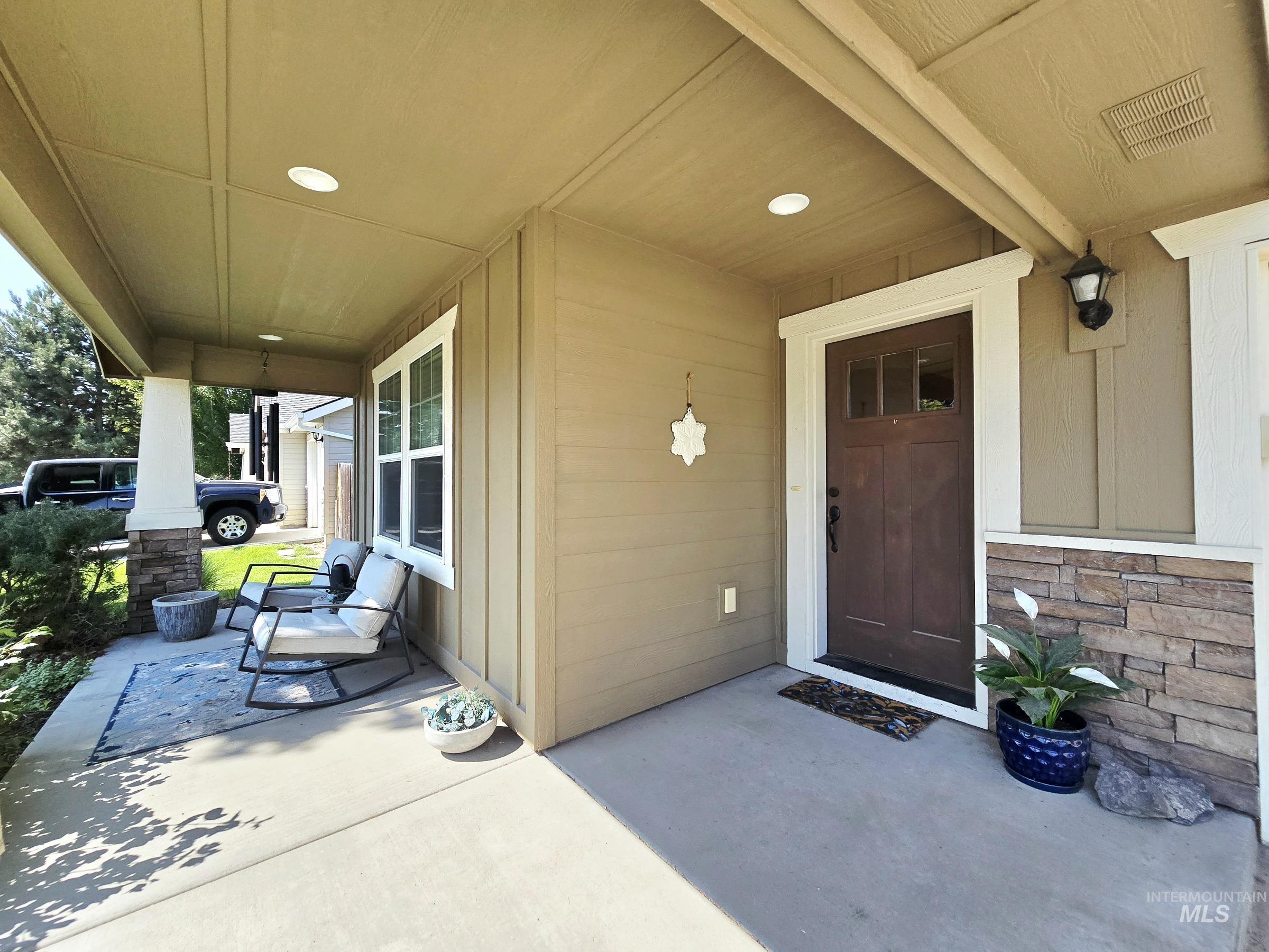 4447 N Weston Ave Property Photo 4
