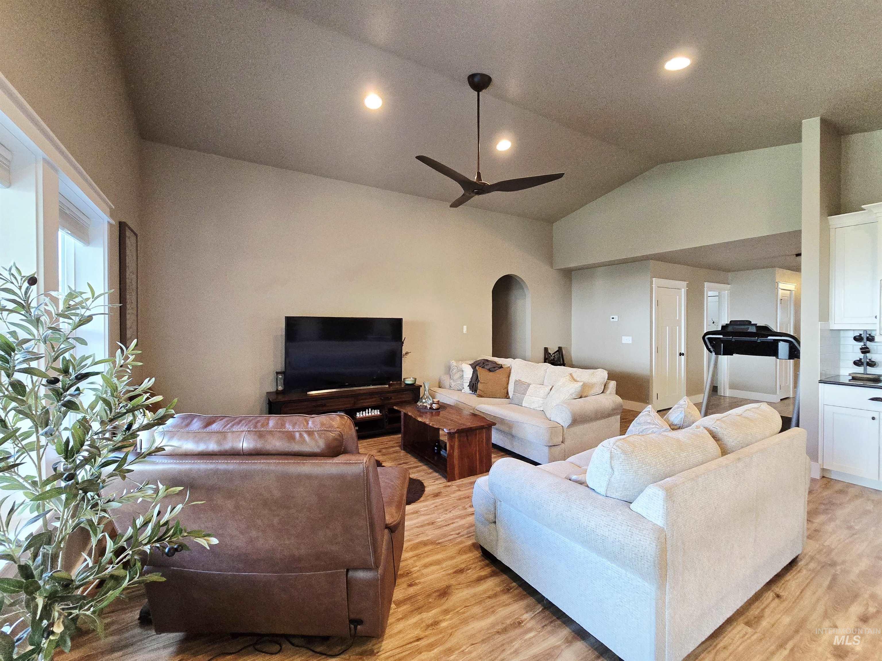 4447 N Weston Ave Property Photo 11