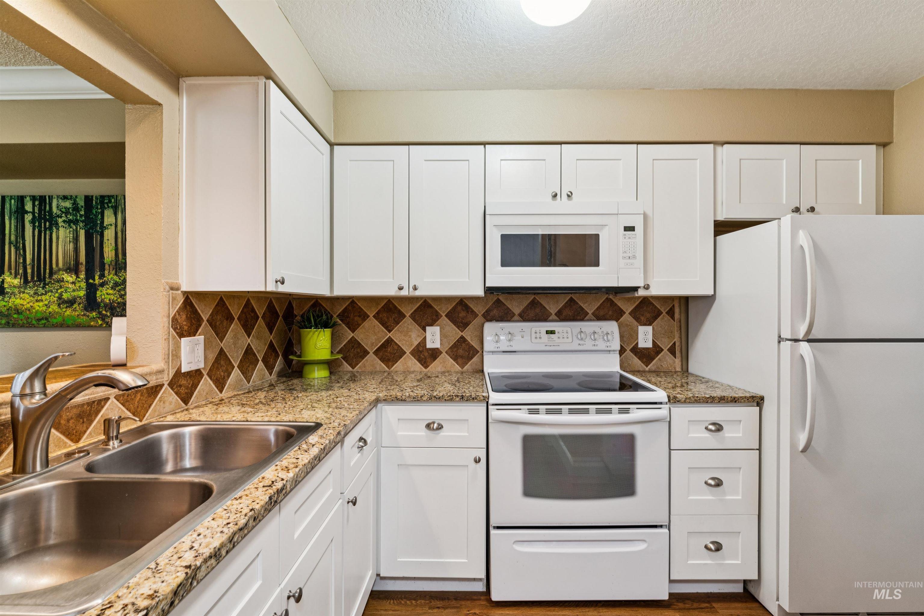 272 N Eagle Glen Ln. Property Photo 14