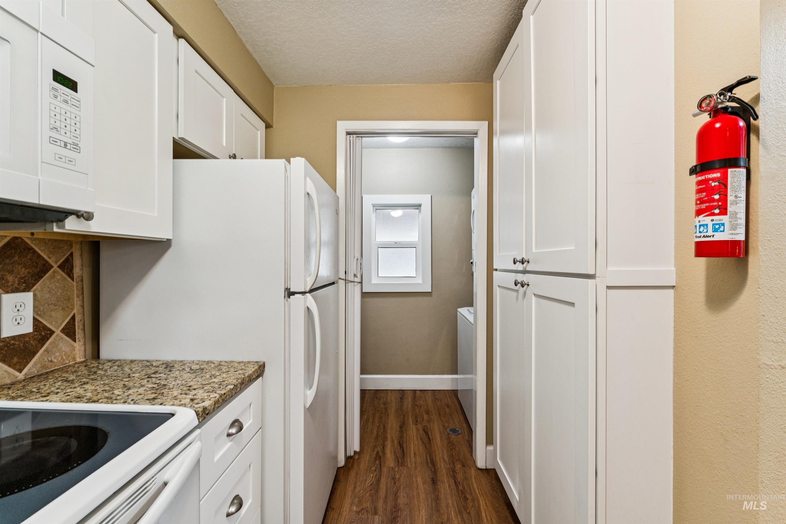 272 N Eagle Glen Ln. Property Photo 16