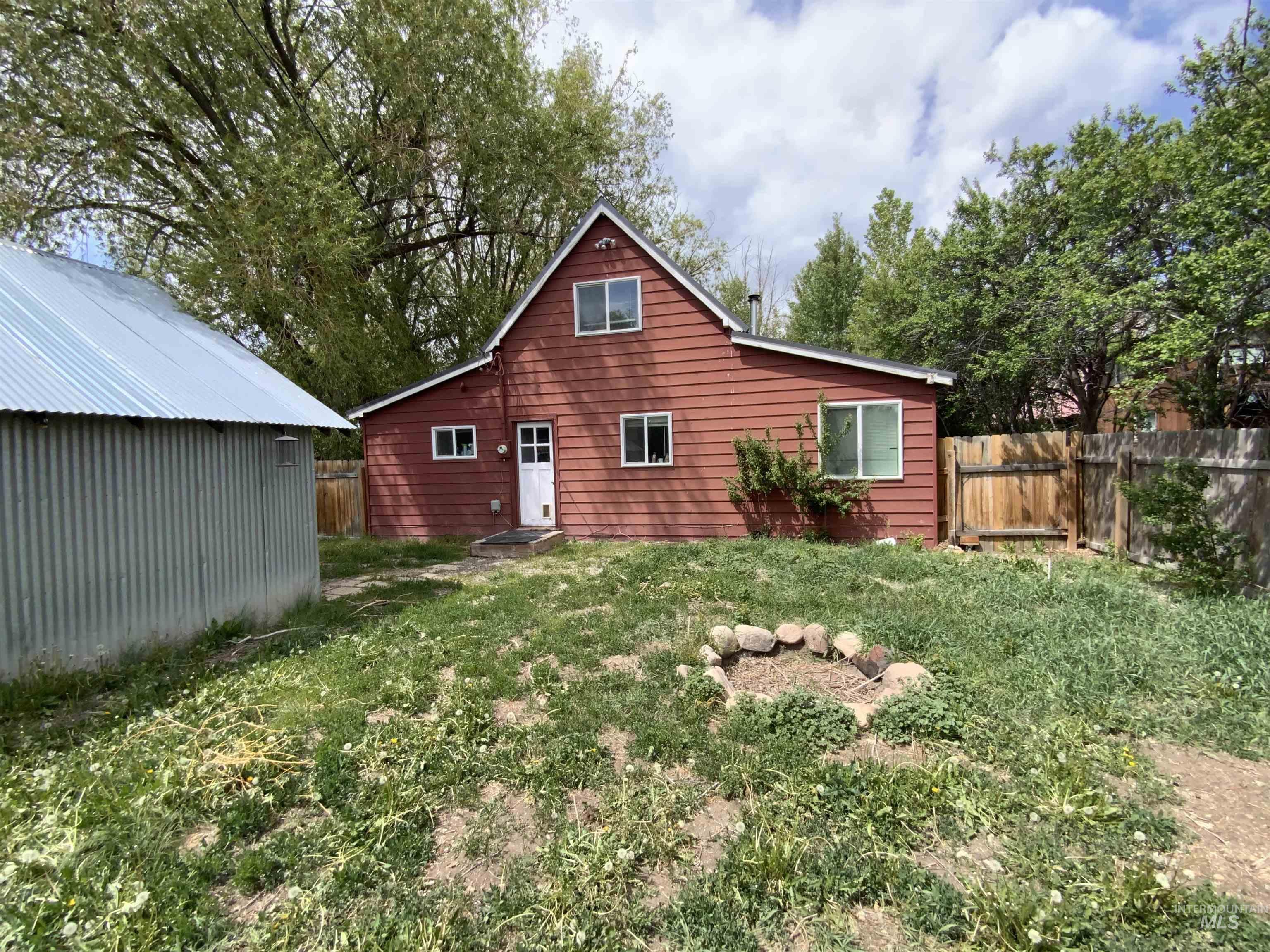 318 E Camas Ave Property Photo 2