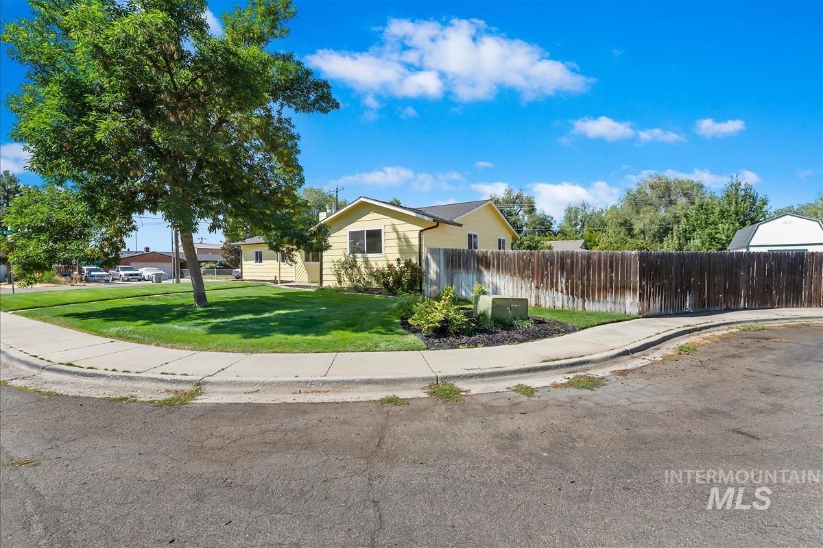5344 W Malad St Property Photo 4