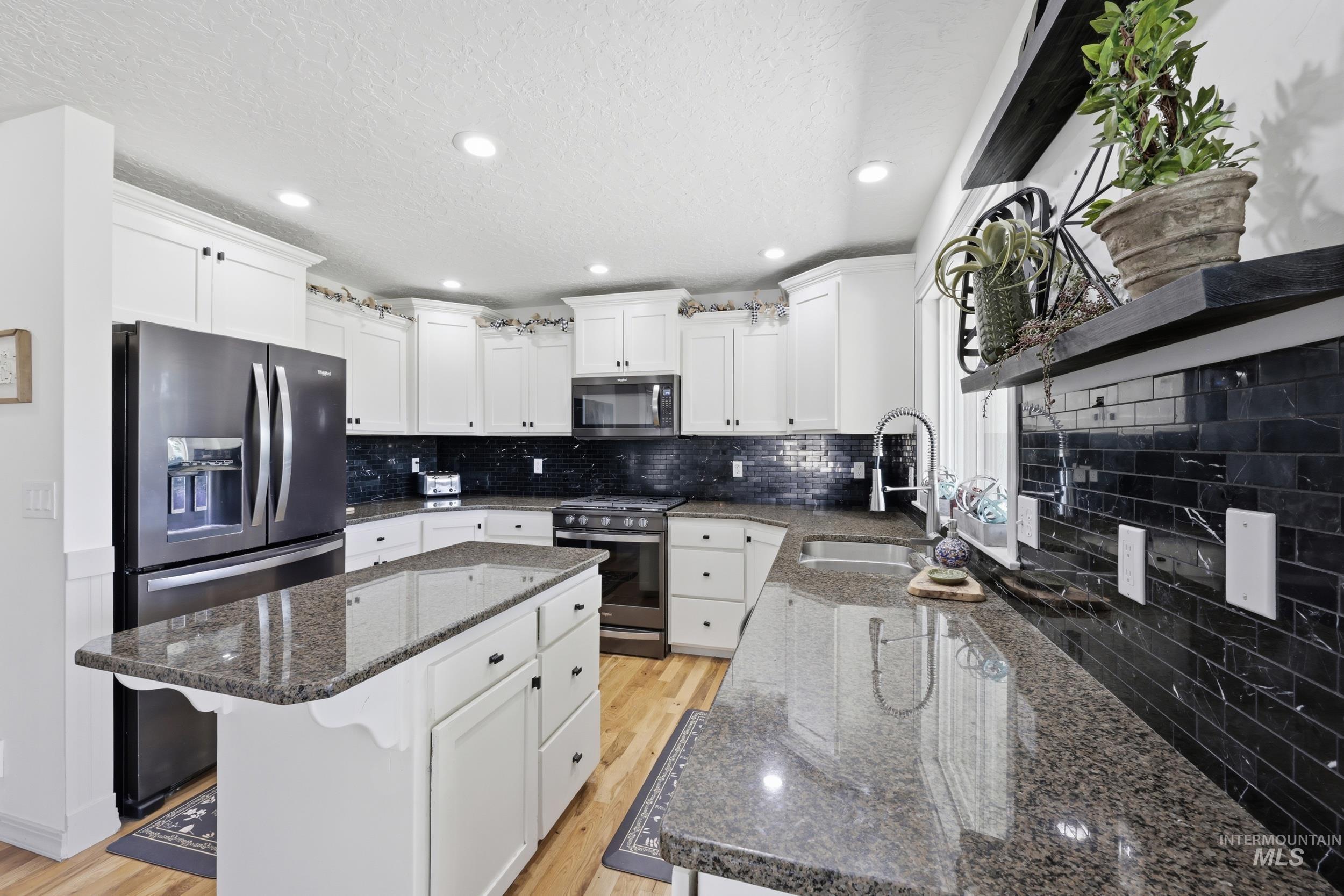8023 W Madronawood Ct Property Photo 7