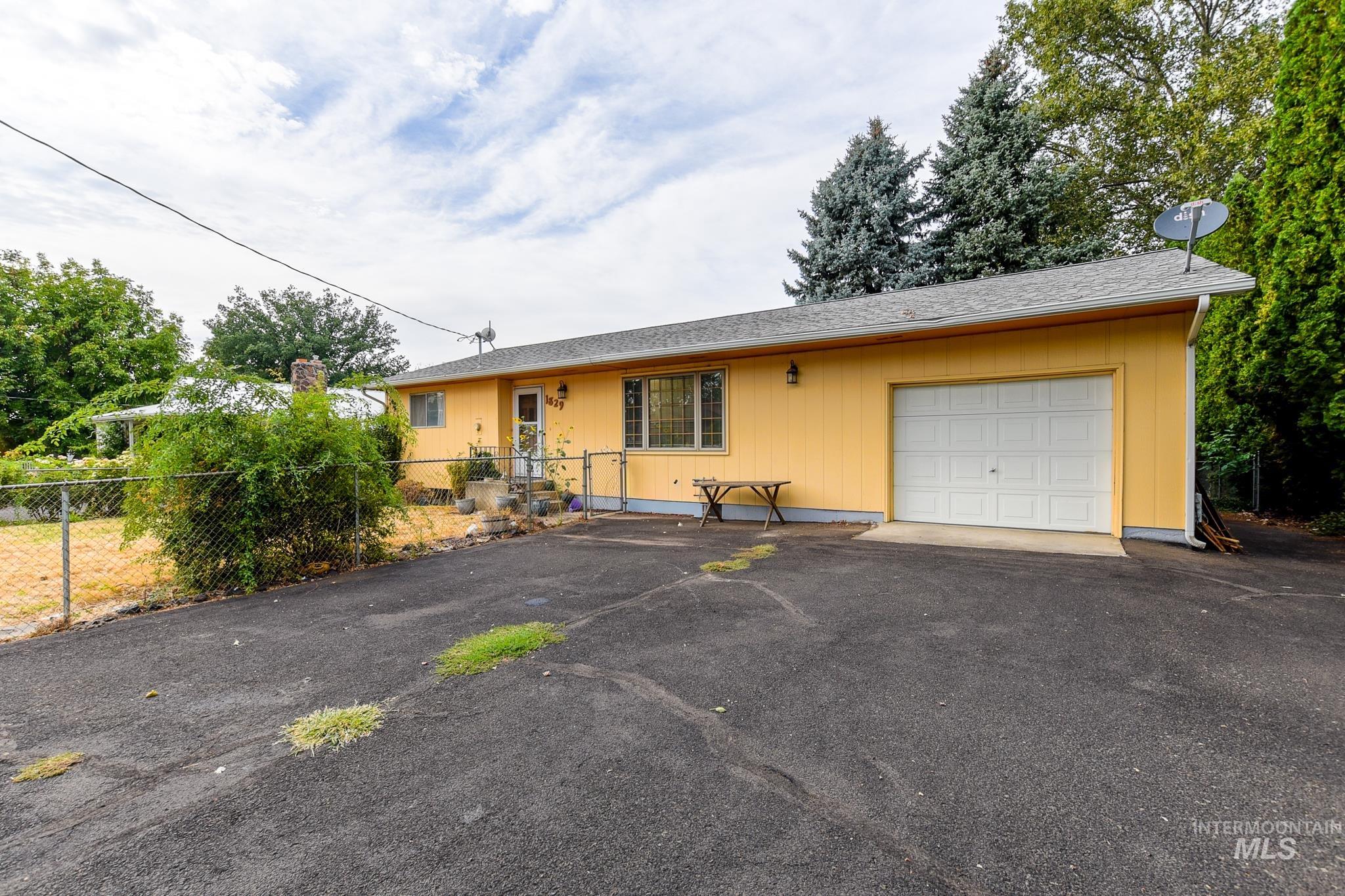 1829 Powers Ave. Property Photo 1