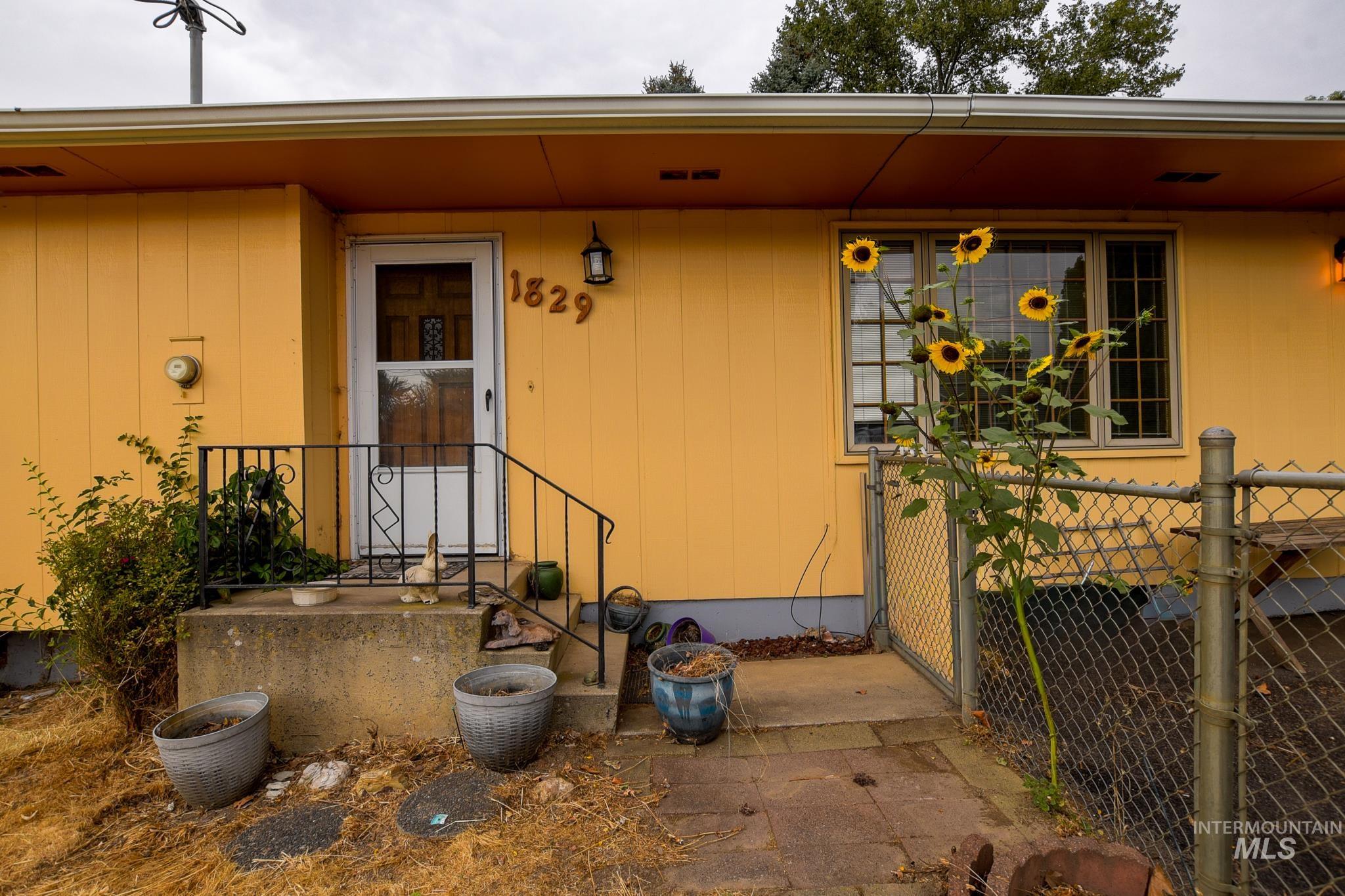 1829 Powers Ave. Property Photo 4