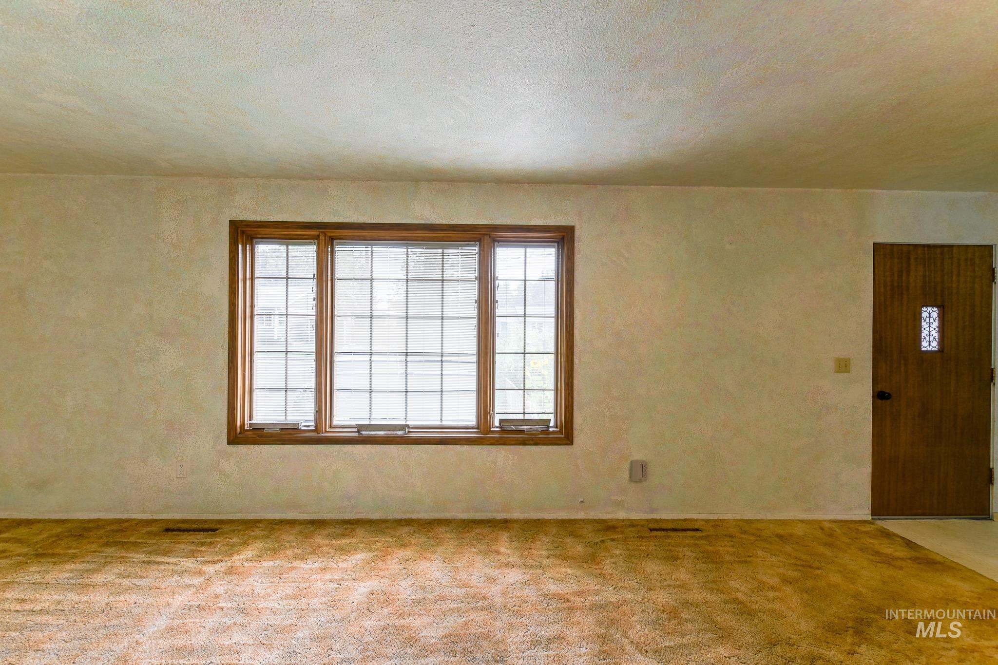 1829 Powers Ave. Property Photo 9