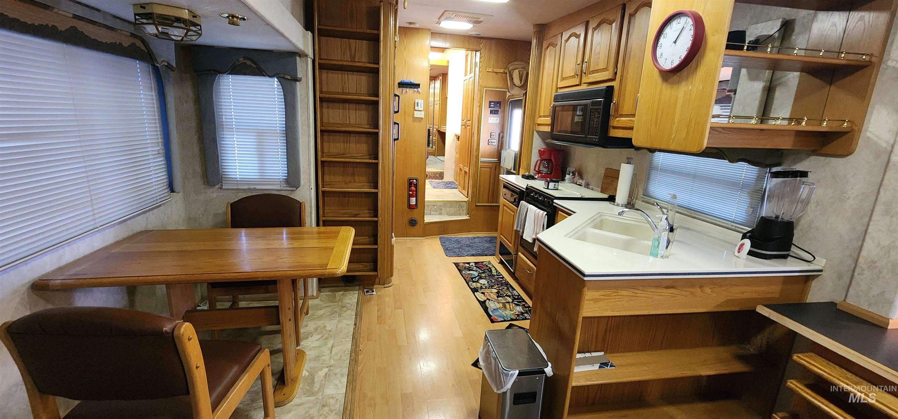 102 Chief Lawyer St Property Photo 15