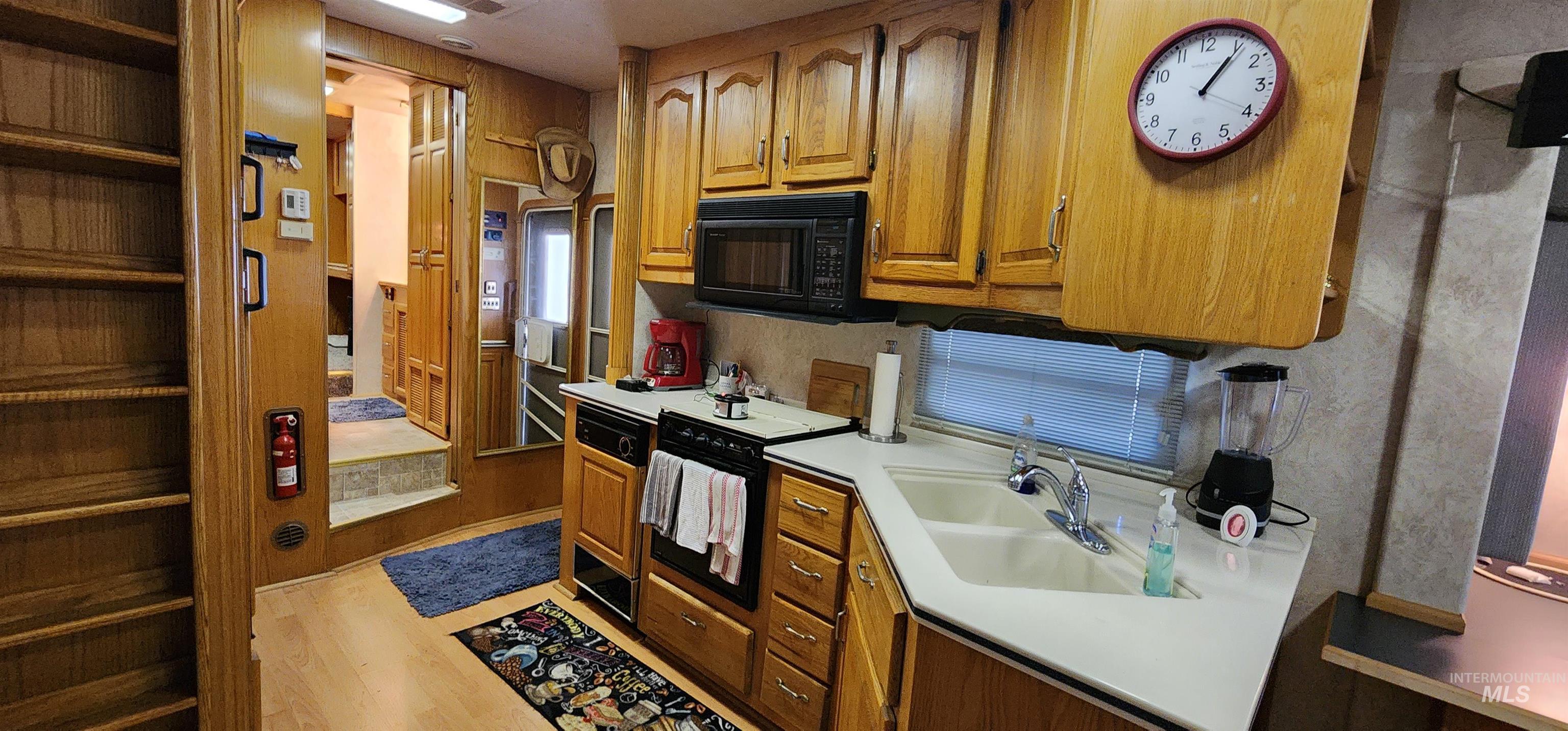102 Chief Lawyer St Property Photo 17