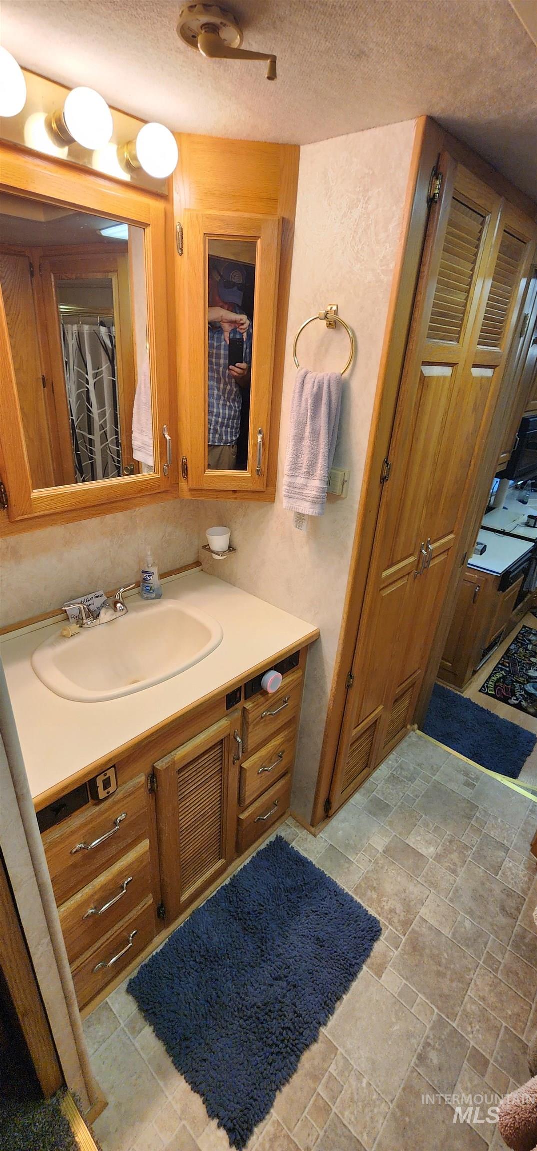 102 Chief Lawyer St Property Photo 30