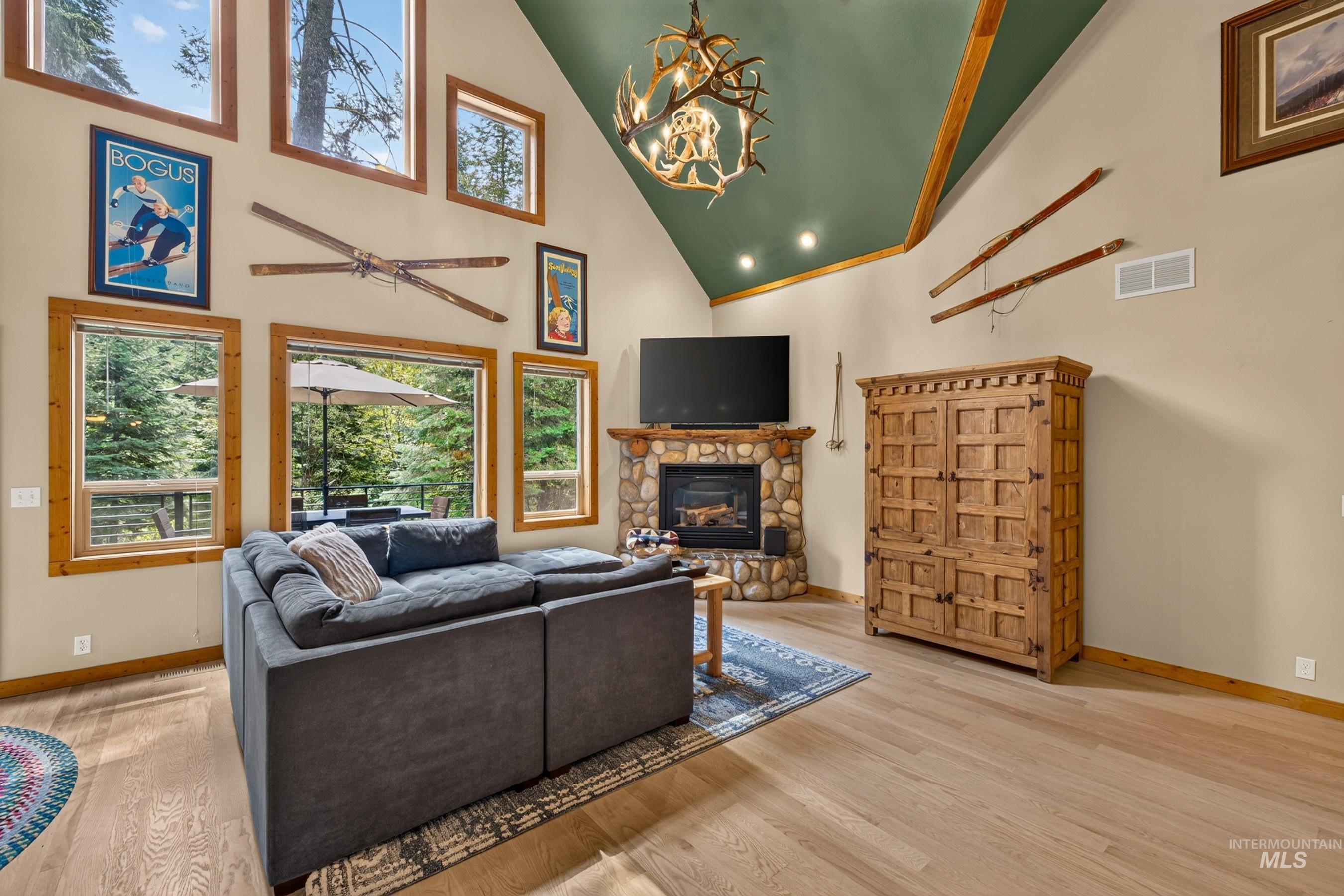 1190 Majestic View Drive Property Photo 3