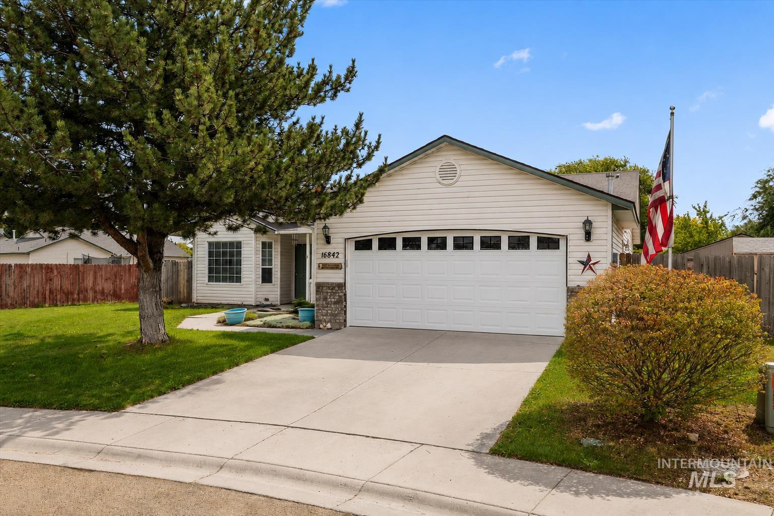 16842 Live Oak Pl Property Photo 1