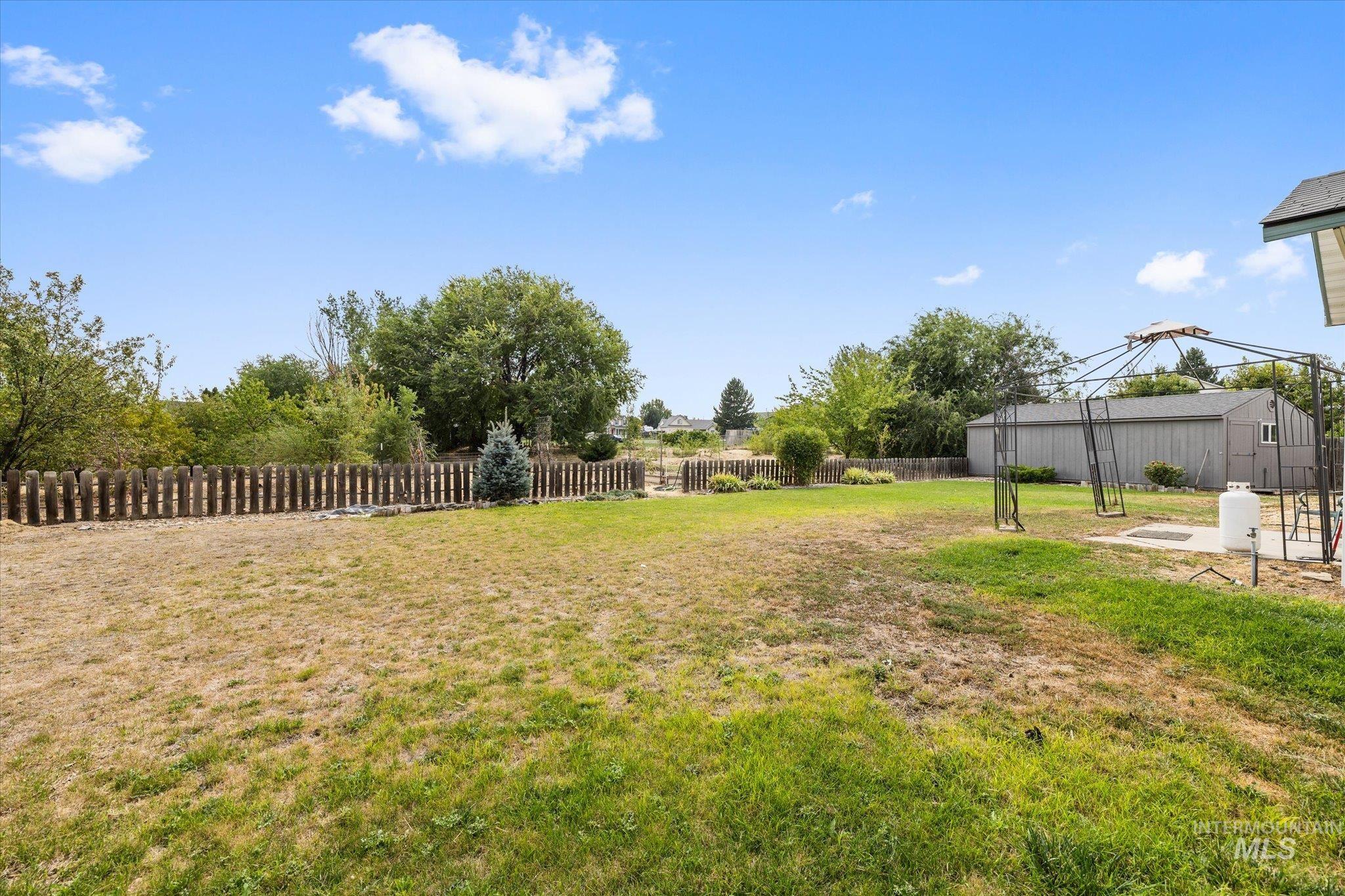 16842 Live Oak Pl Property Photo 3