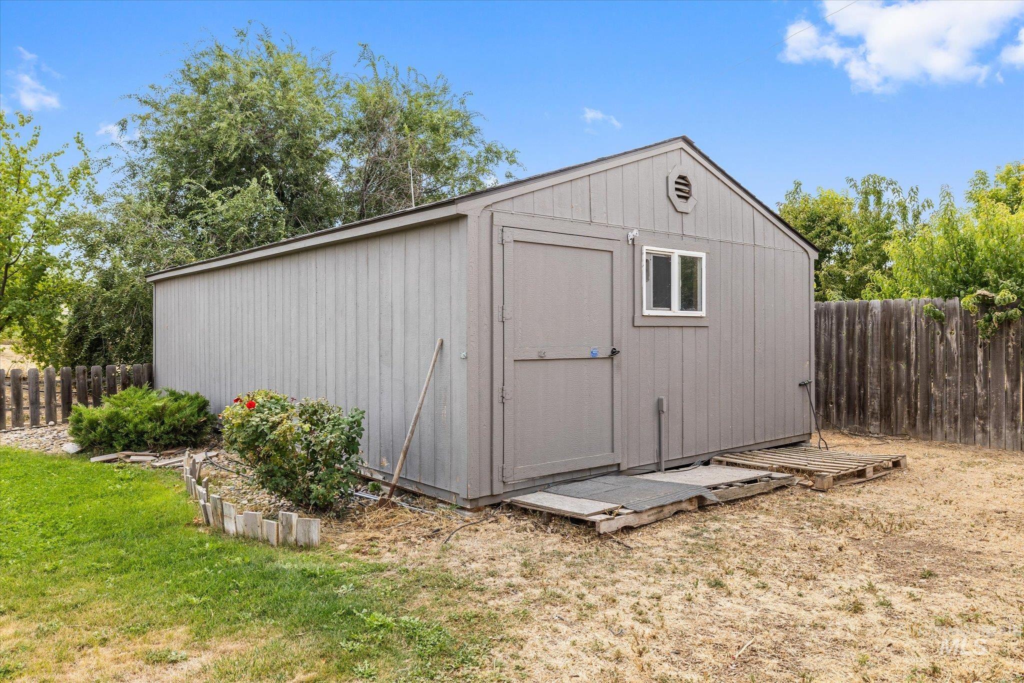 16842 Live Oak Pl Property Photo 5