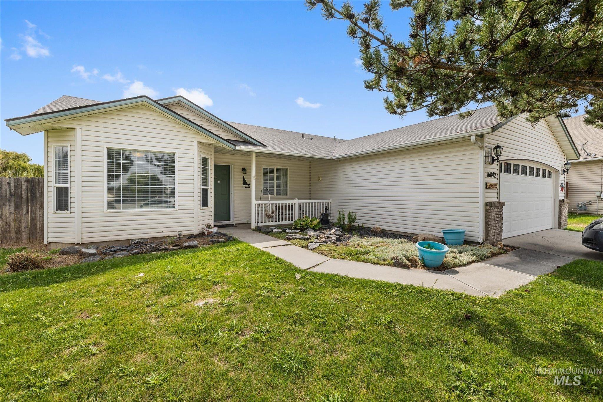 16842 Live Oak Pl Property Photo 6