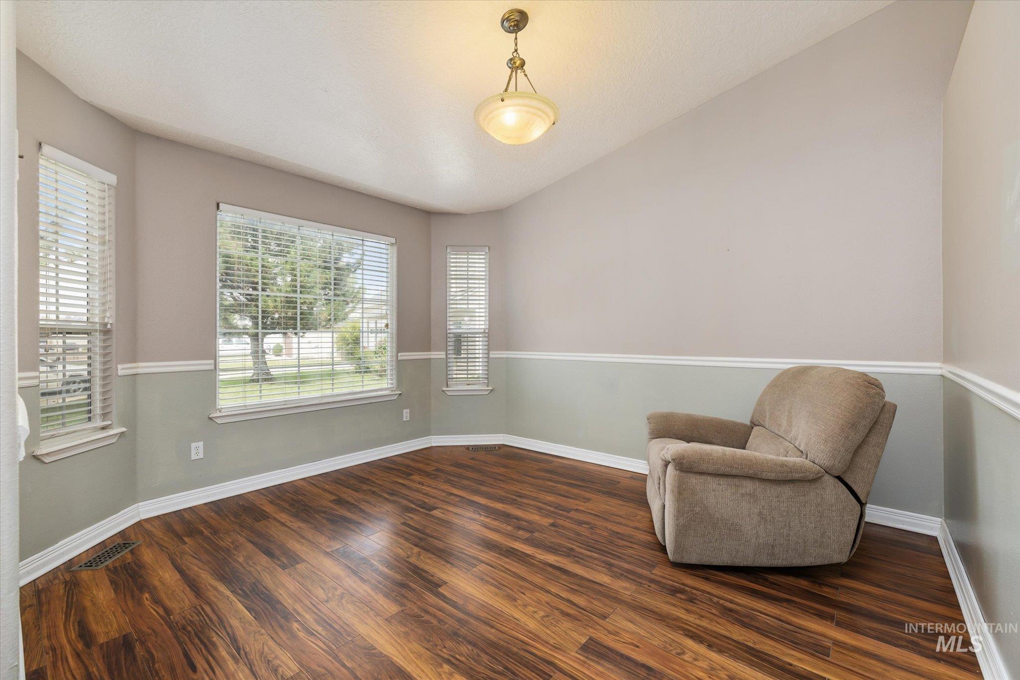 16842 Live Oak Pl Property Photo 8