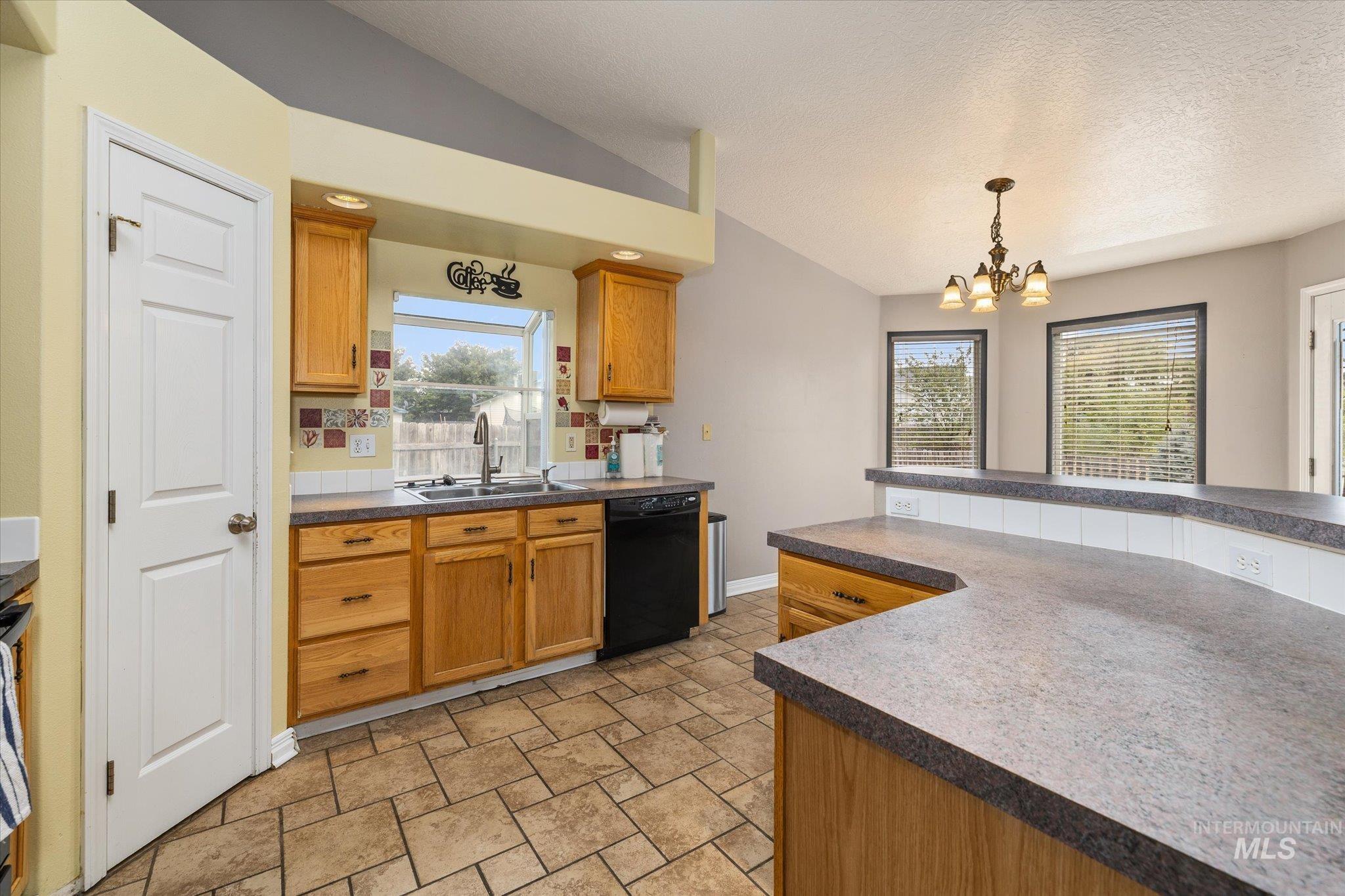 16842 Live Oak Pl Property Photo 12