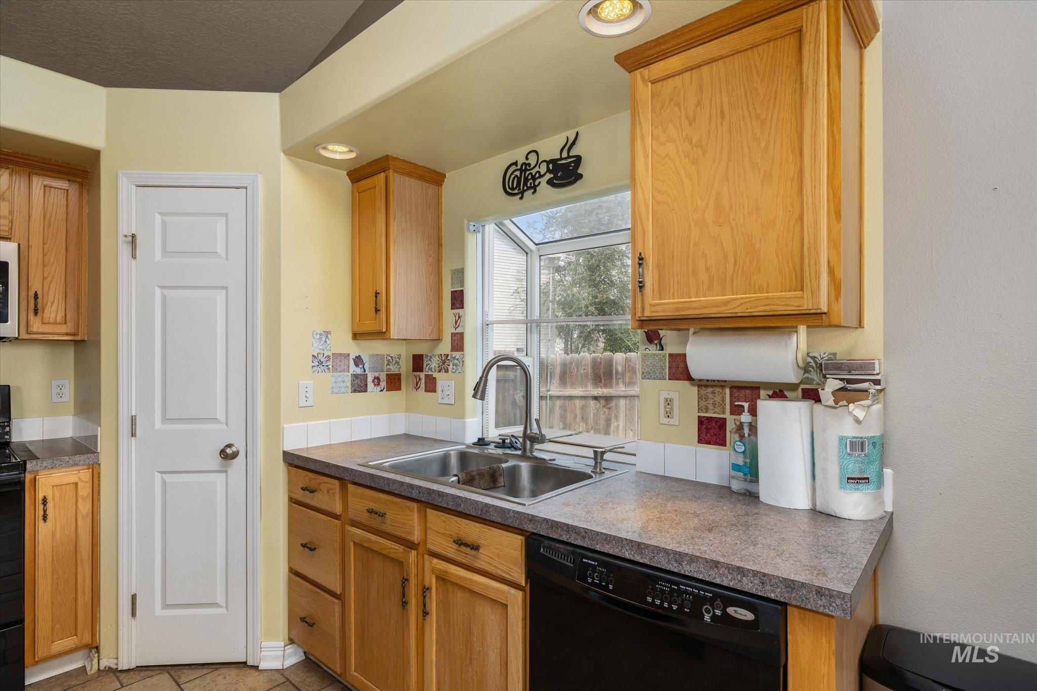 16842 Live Oak Pl Property Photo 17