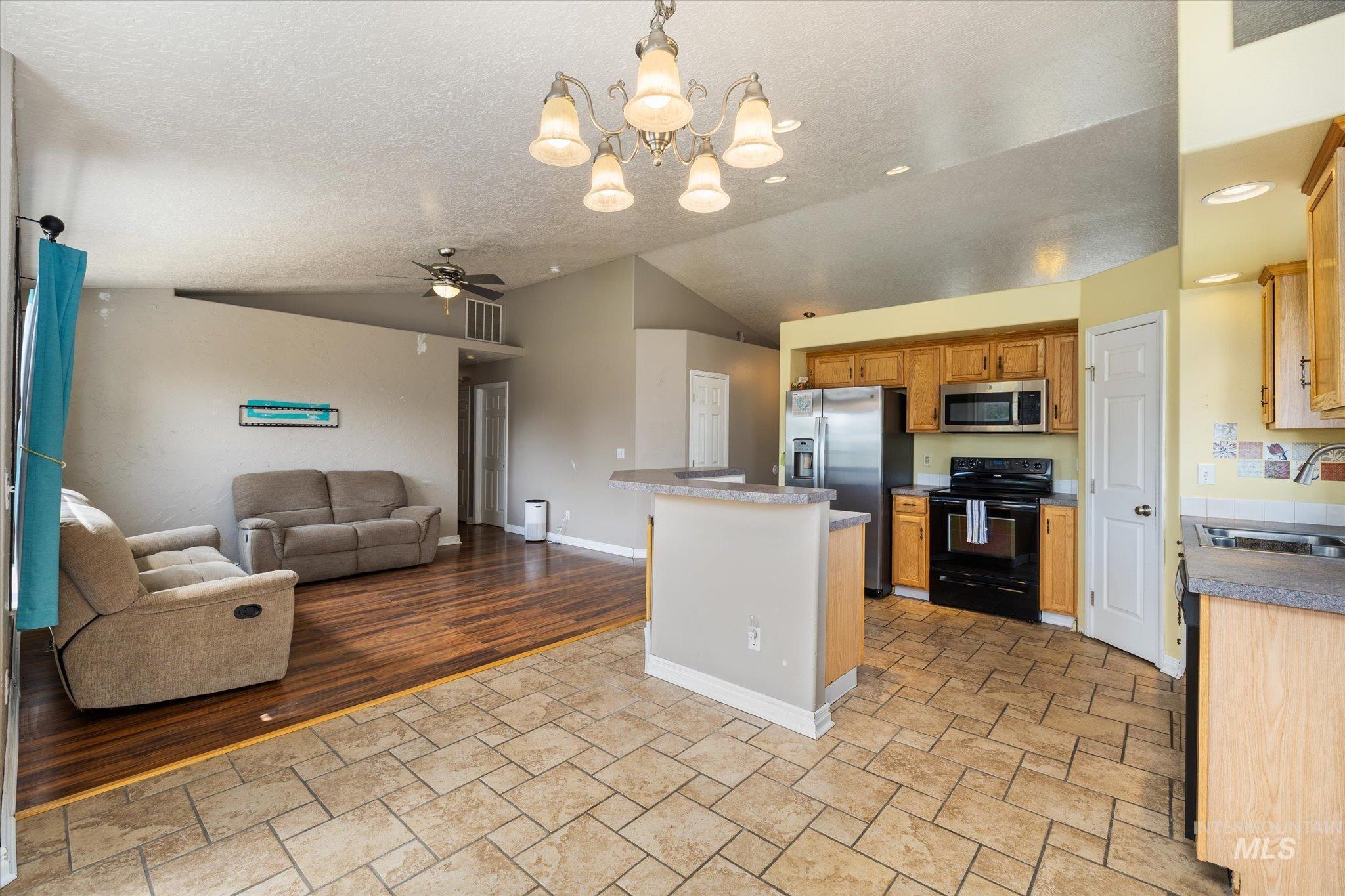 16842 Live Oak Pl Property Photo 20