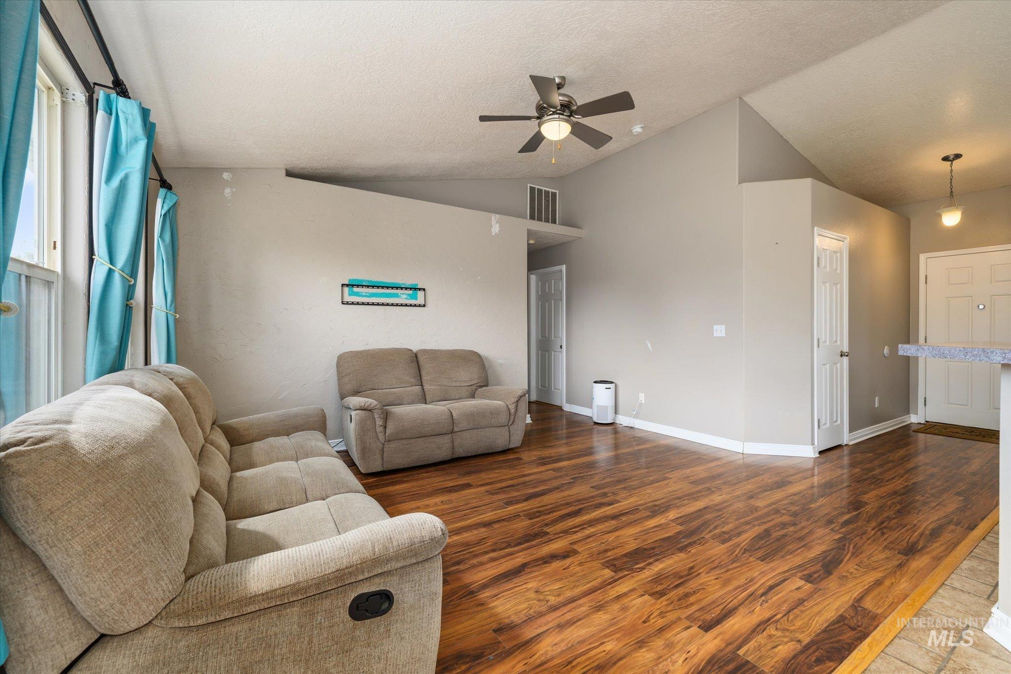 16842 Live Oak Pl Property Photo 22