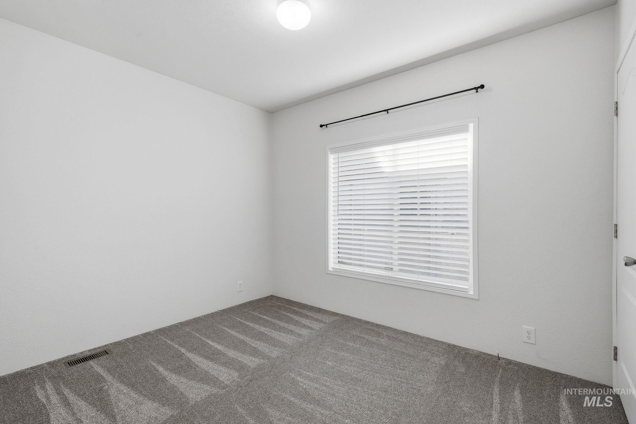 2401 S Owyhee St Property Photo 35