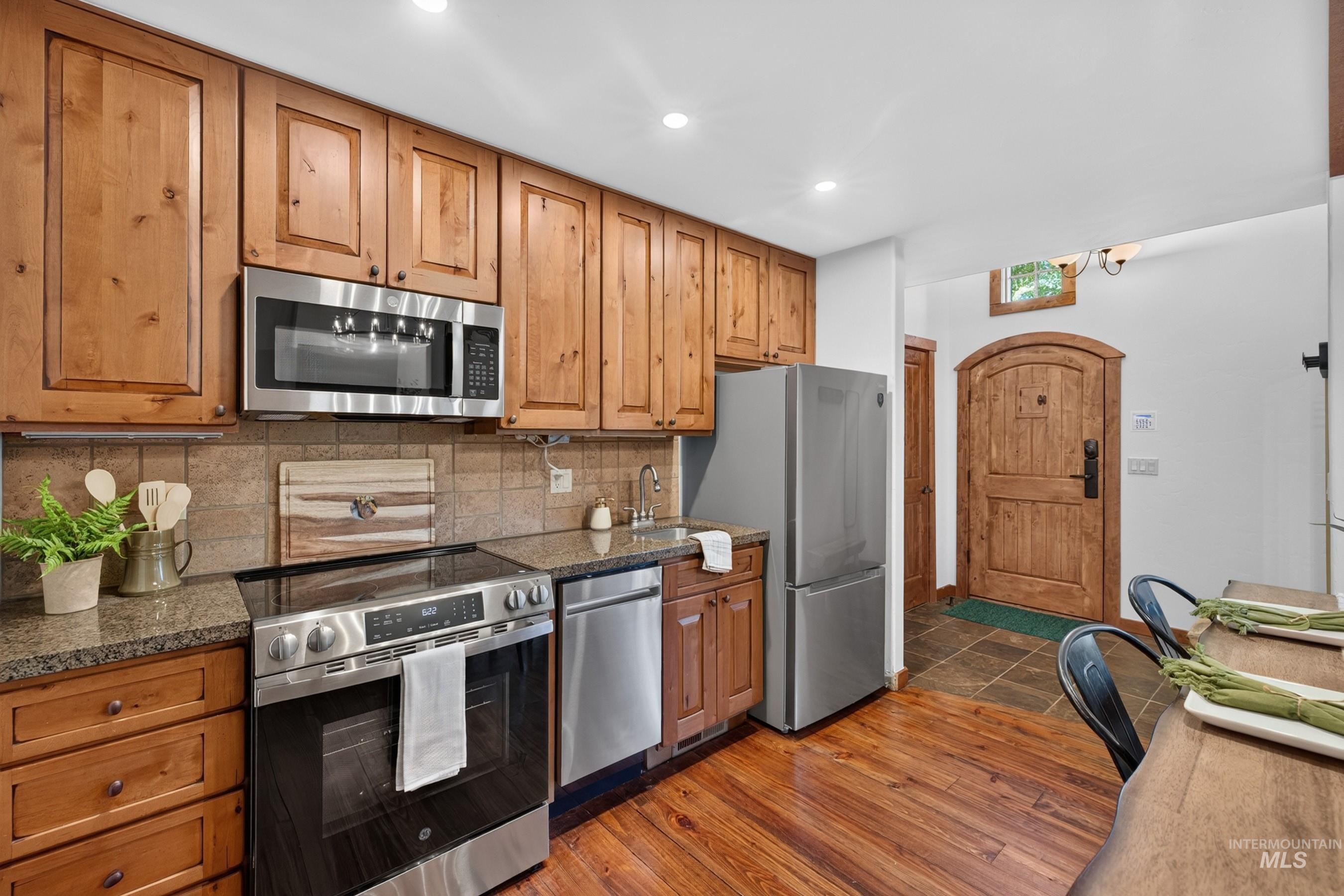 15 Rock Creek Court Property Photo 6