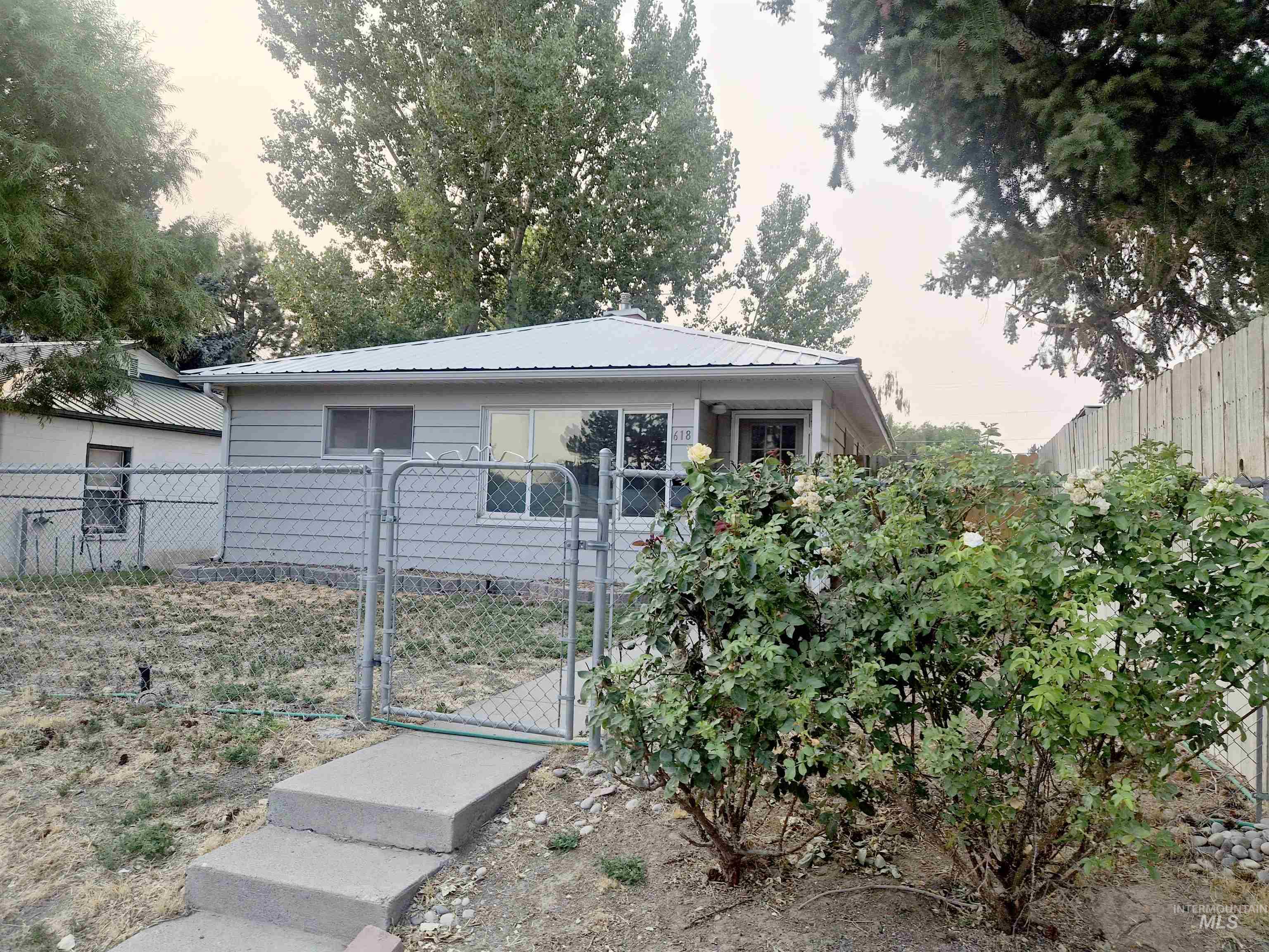 618 E Avenue D Property Photo 1