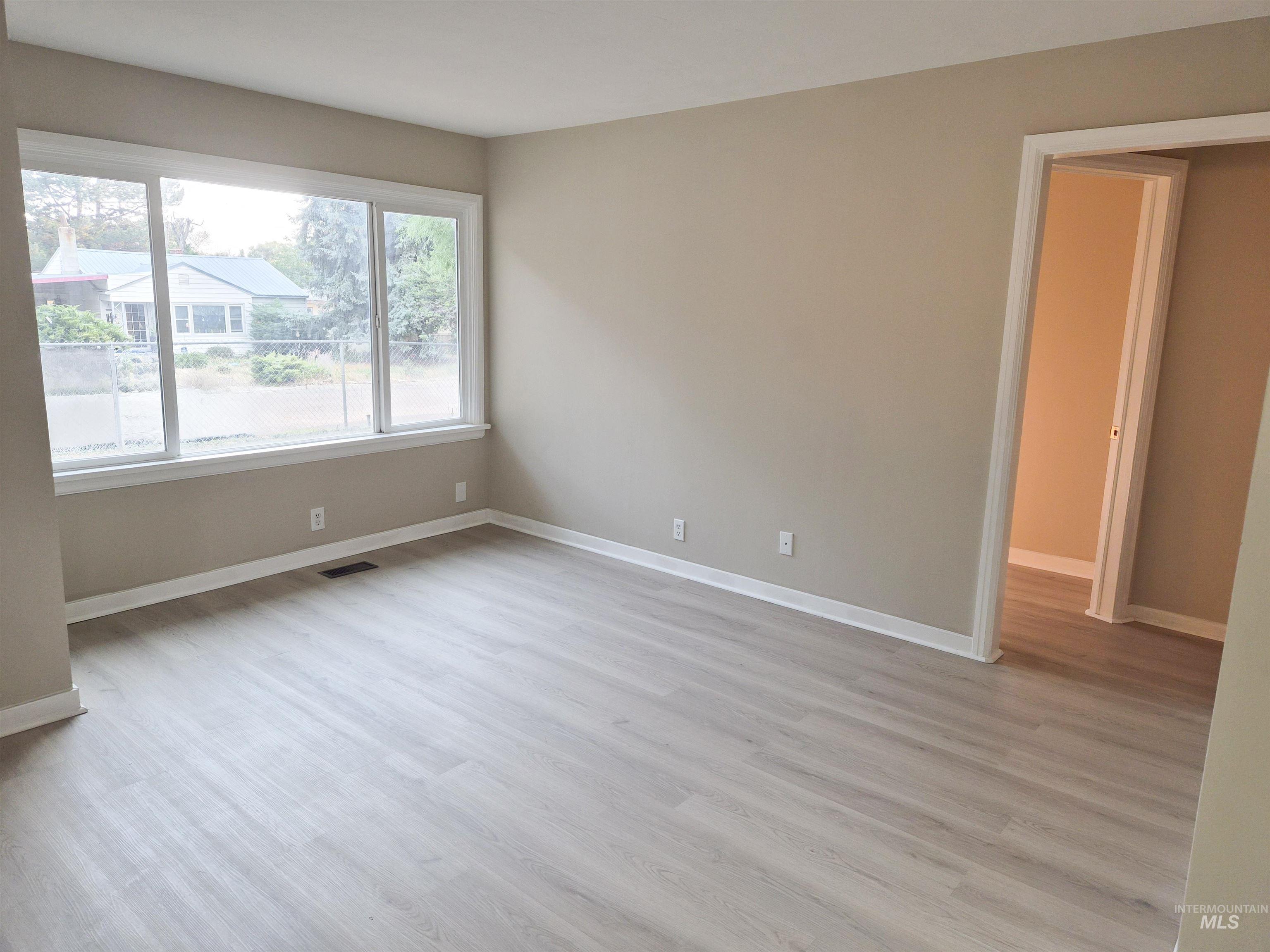 618 E Avenue D Property Photo 3