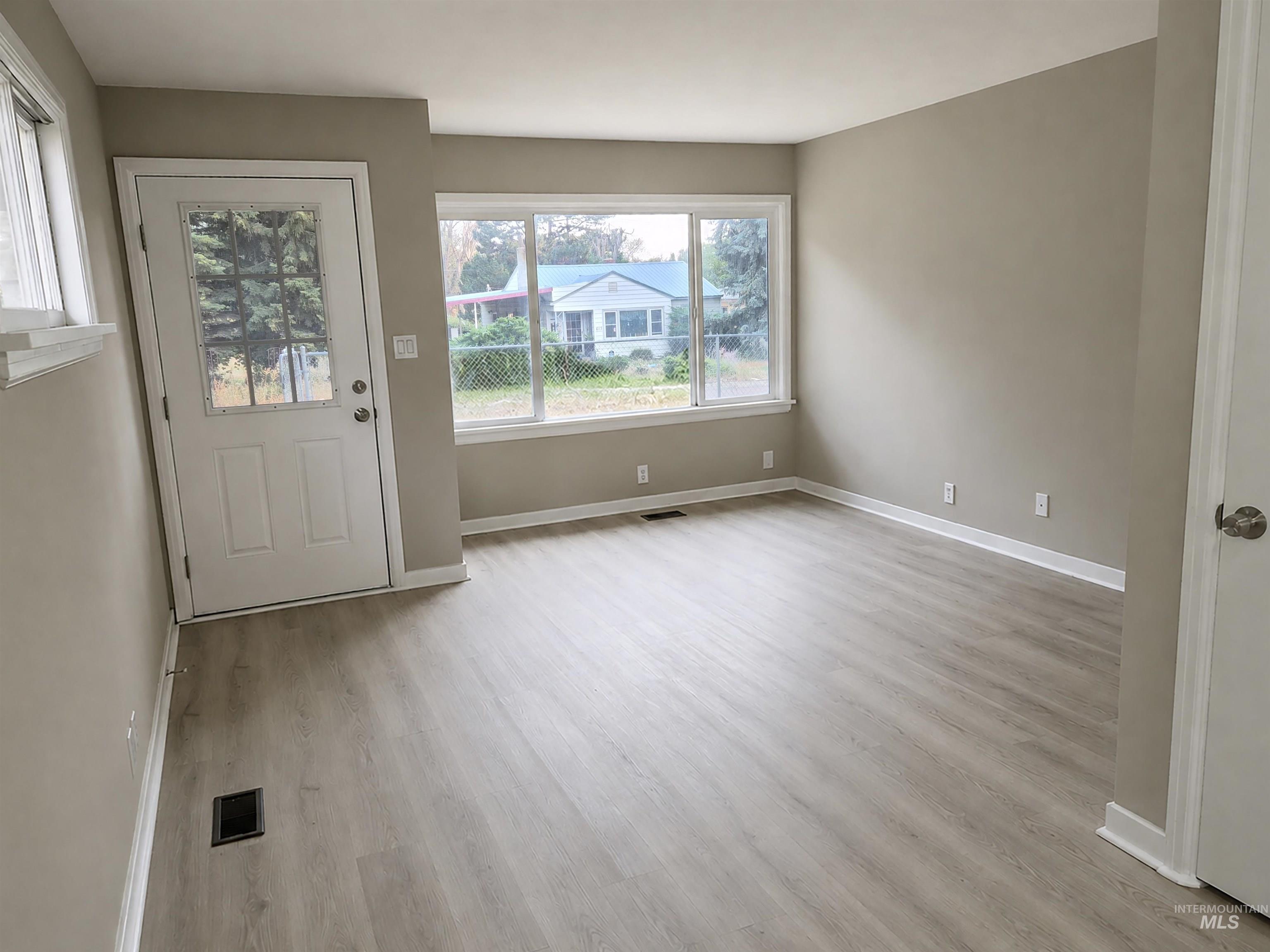 618 E Avenue D Property Photo 4