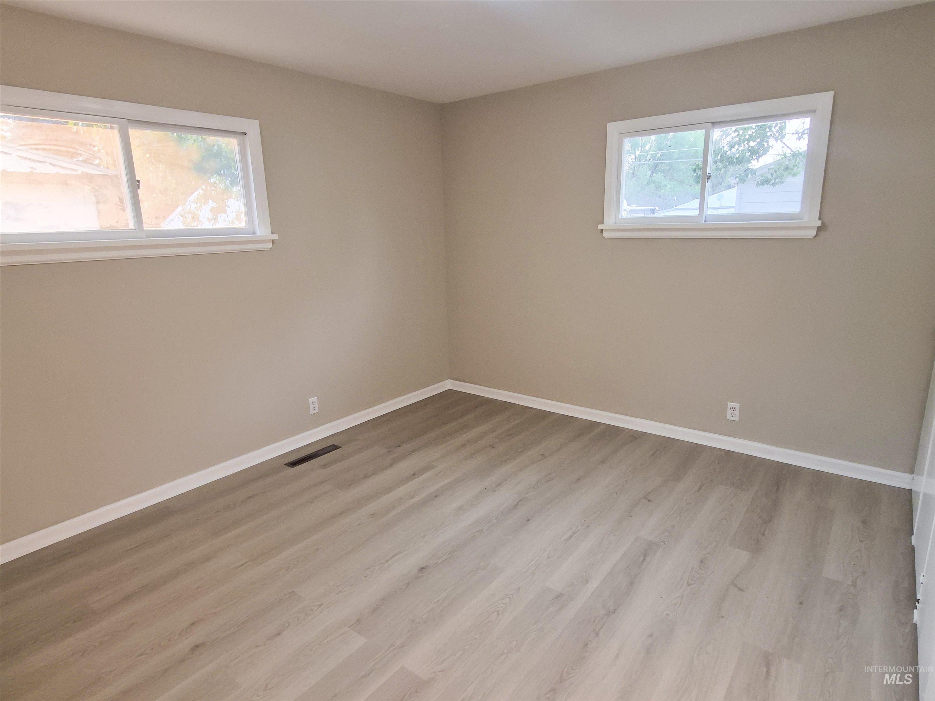 618 E Avenue D Property Photo 6