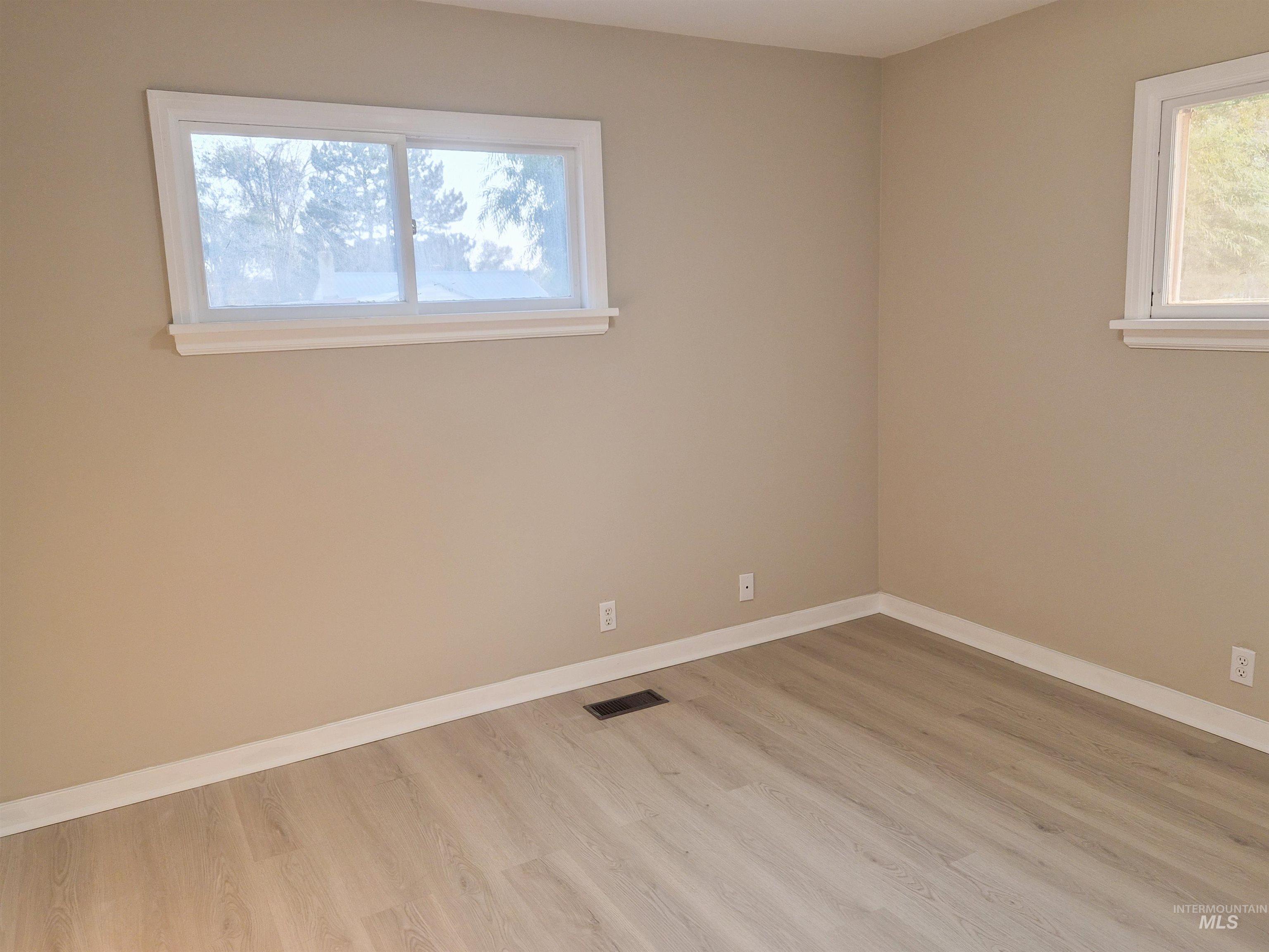 618 E Avenue D Property Photo 8