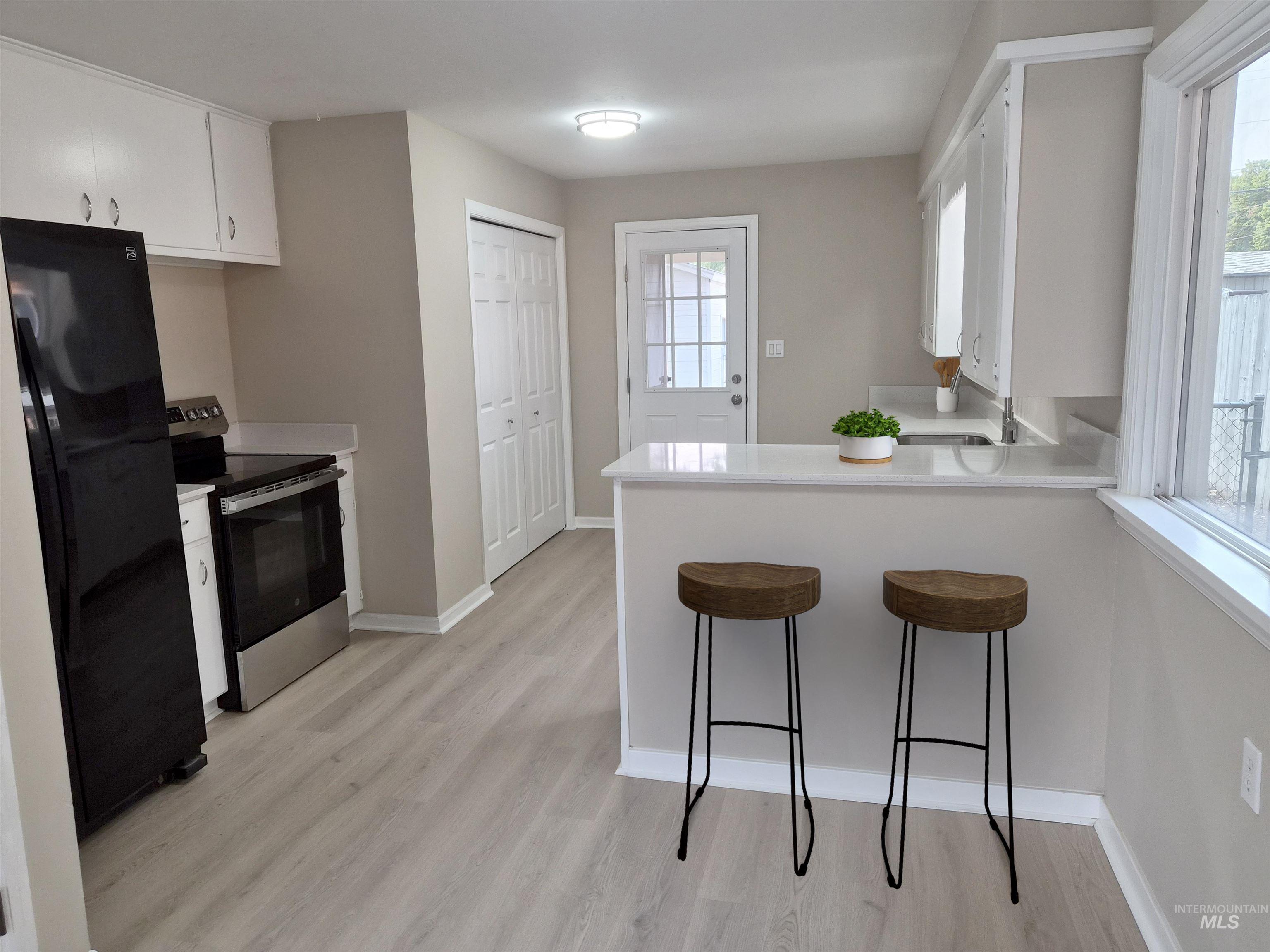618 E Avenue D Property Photo 10