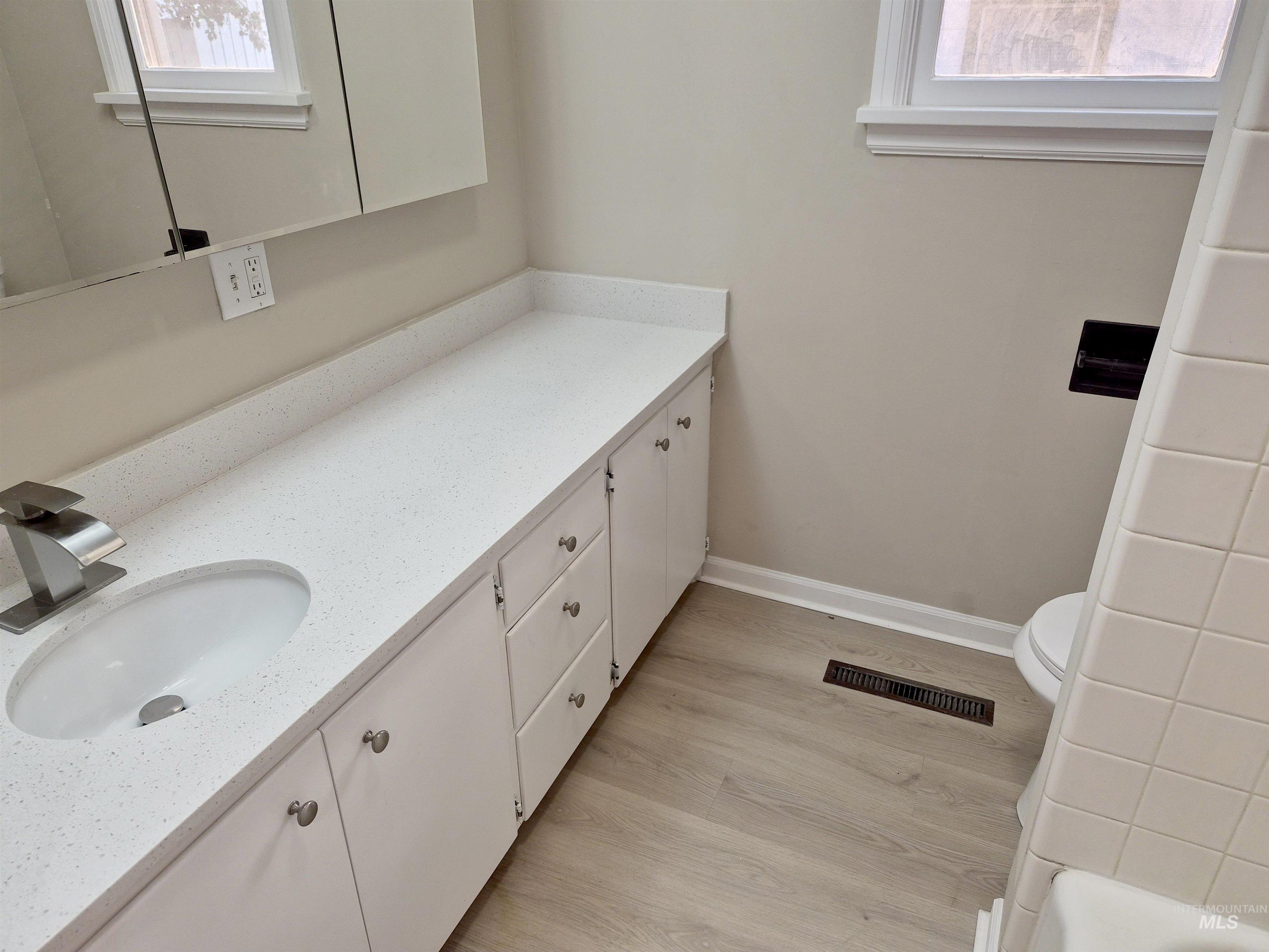 618 E Avenue D Property Photo 15