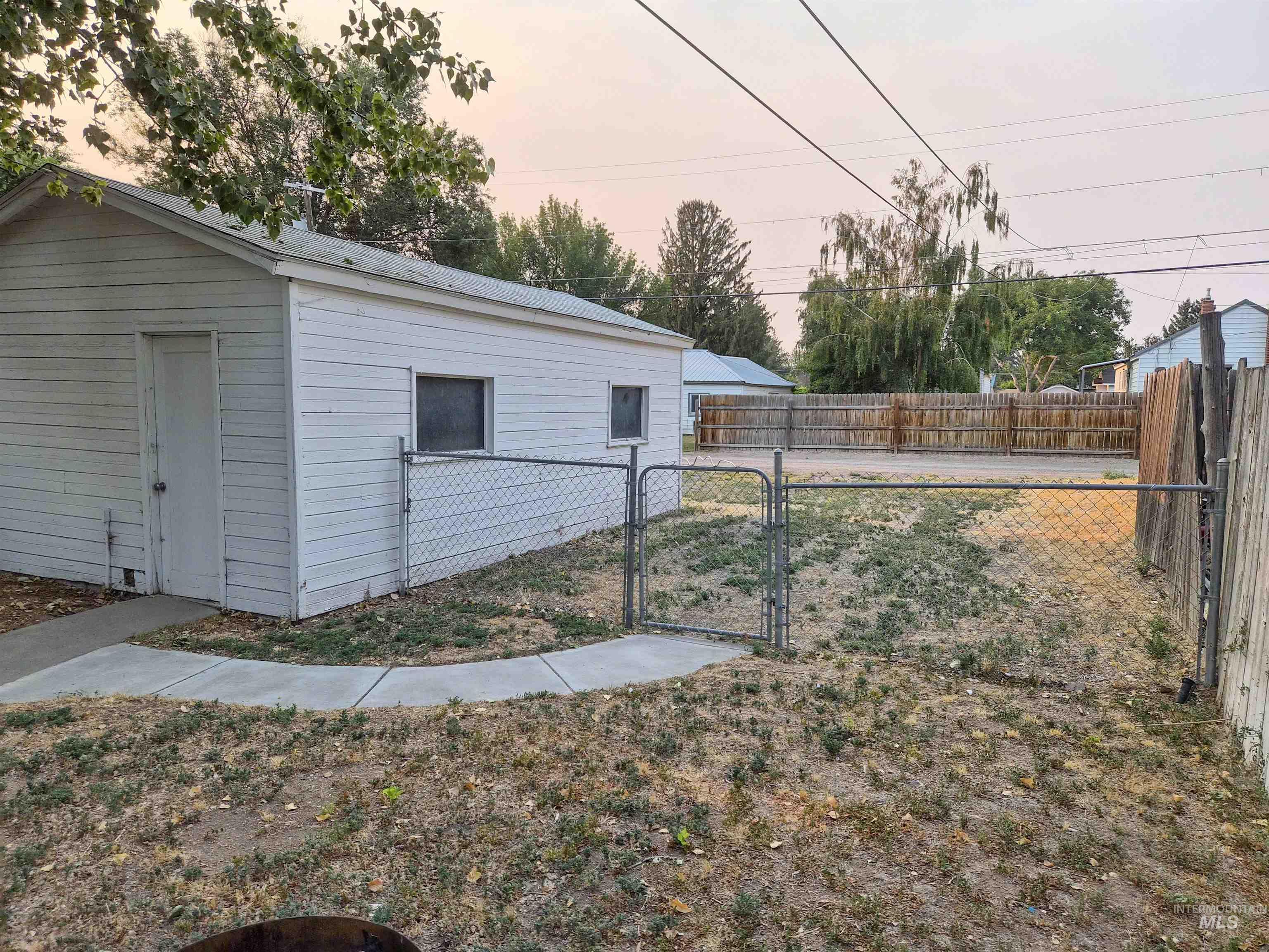618 E Avenue D Property Photo 19