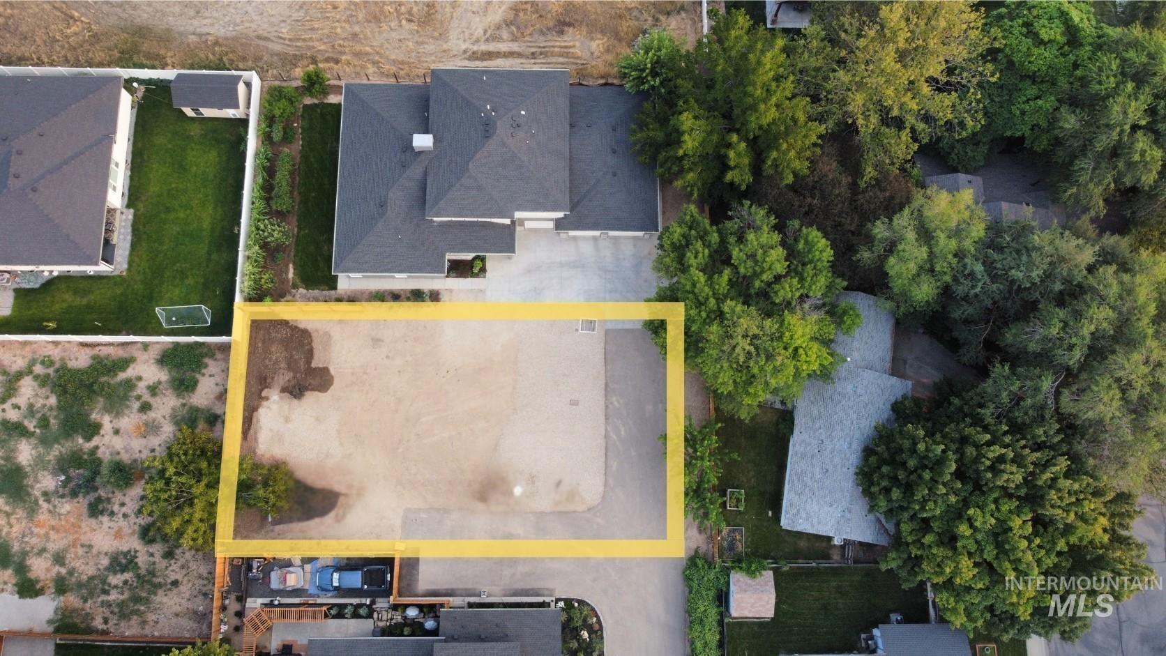 8817 W Holbrook Ave Property Photo 3