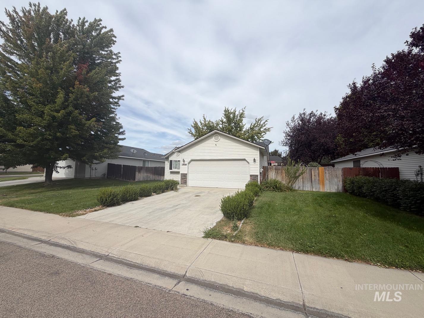 1916 W Havenwood Ave Property Photo 3