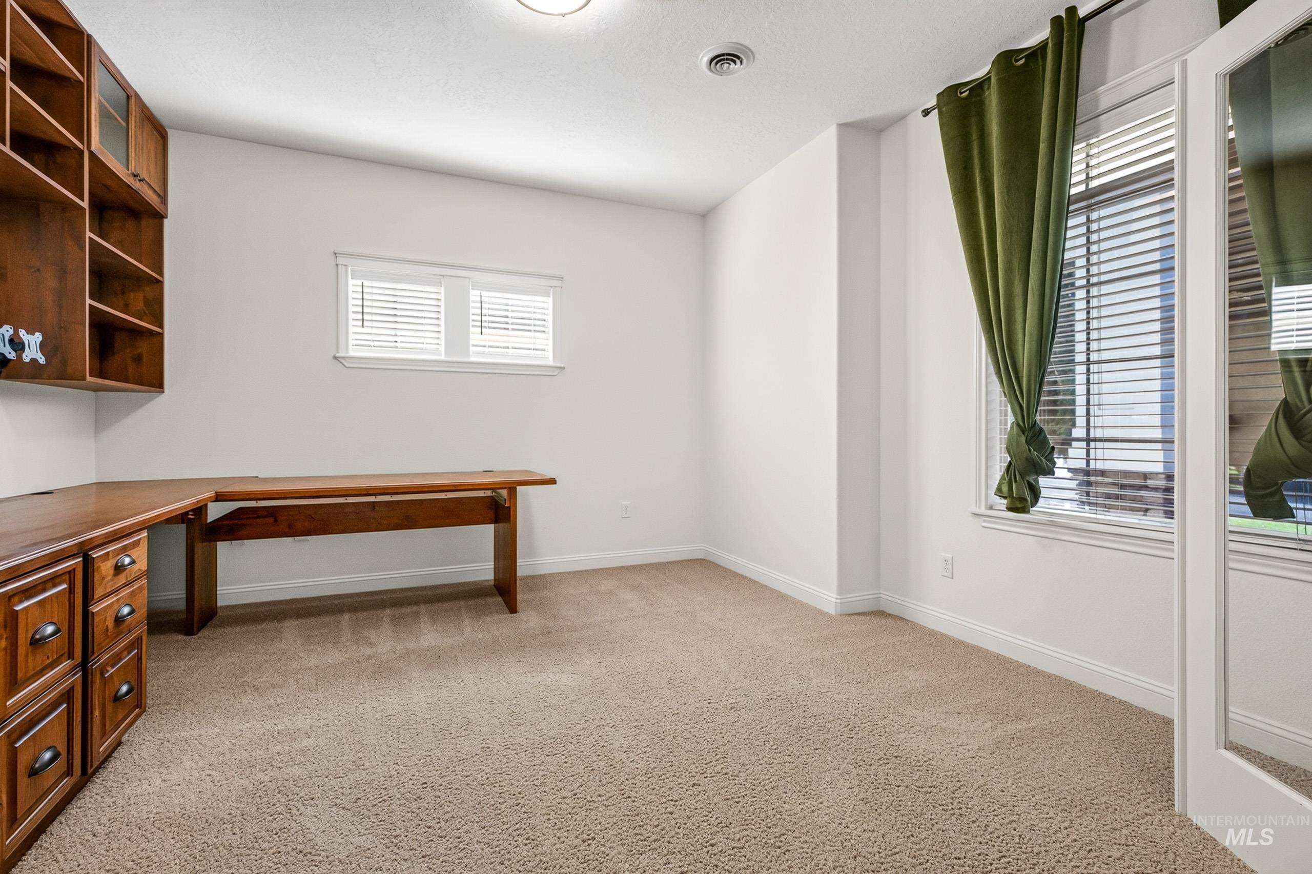 1240 W Barrymore Property Photo 6