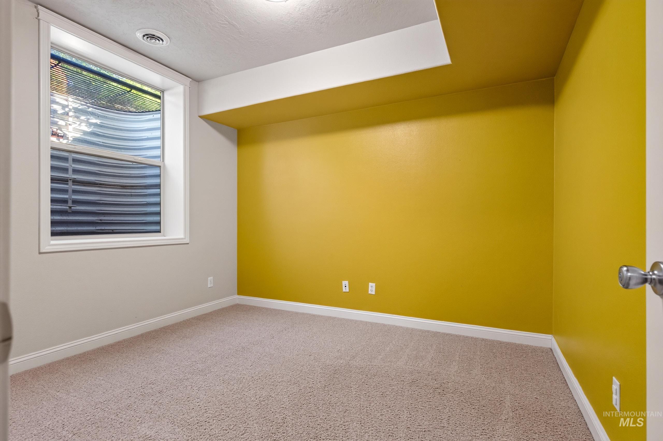 1240 W Barrymore Property Photo 38
