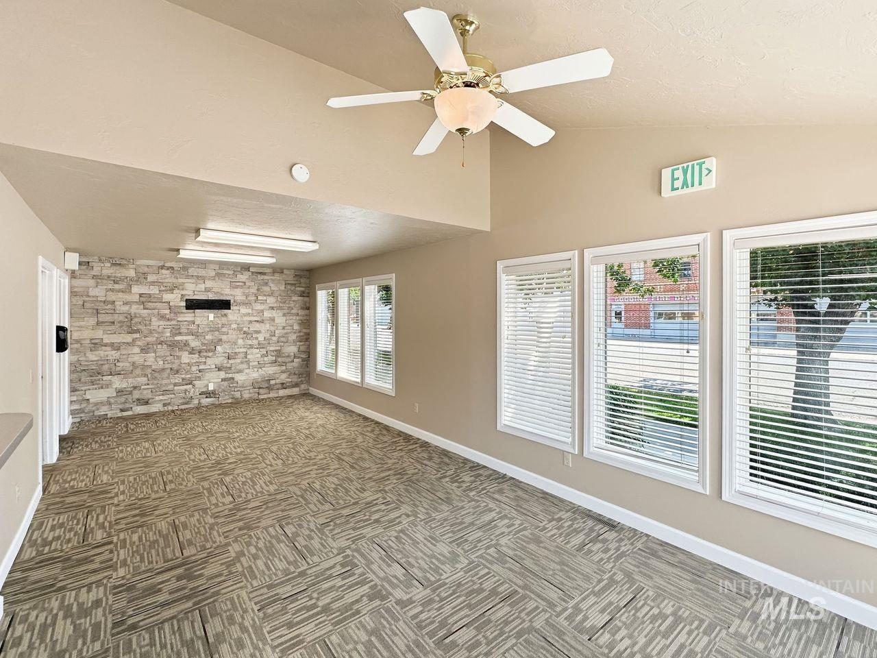 425 Idaho St Property Photo 4