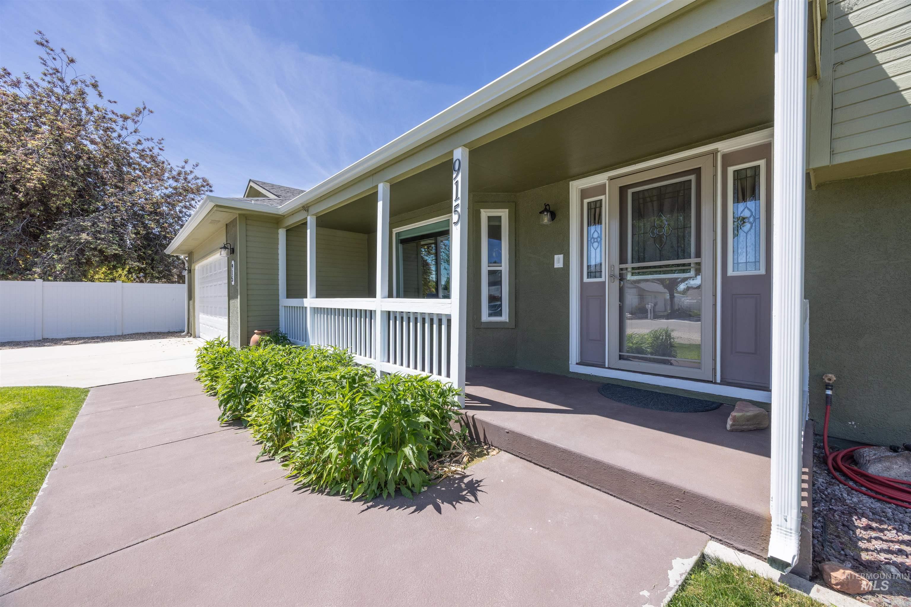 915 S Camas Street Property Photo 2