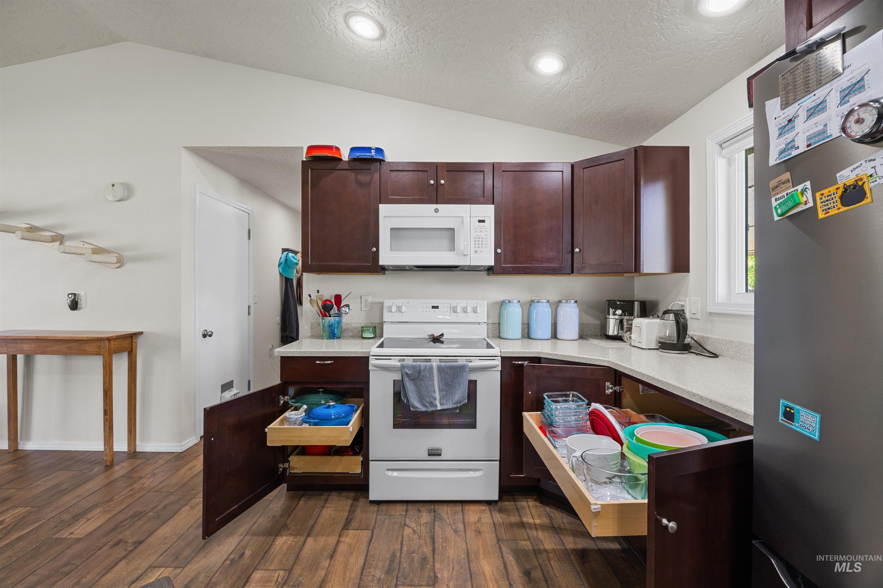 915 S Camas Street Property Photo 10